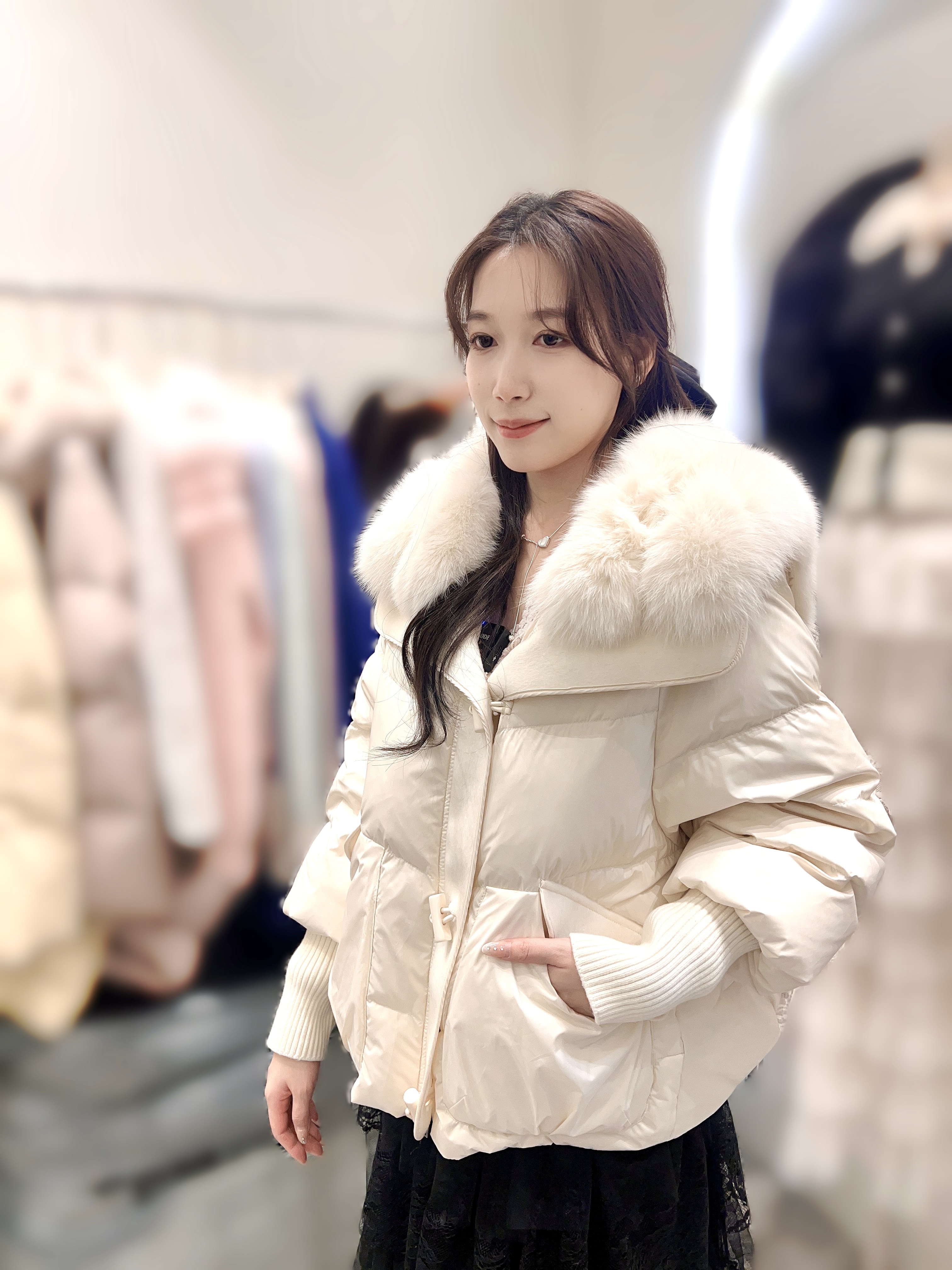 AW52  高級毛毛鴨羽絨90%     胸54   長25.5    $1599 (一口價)