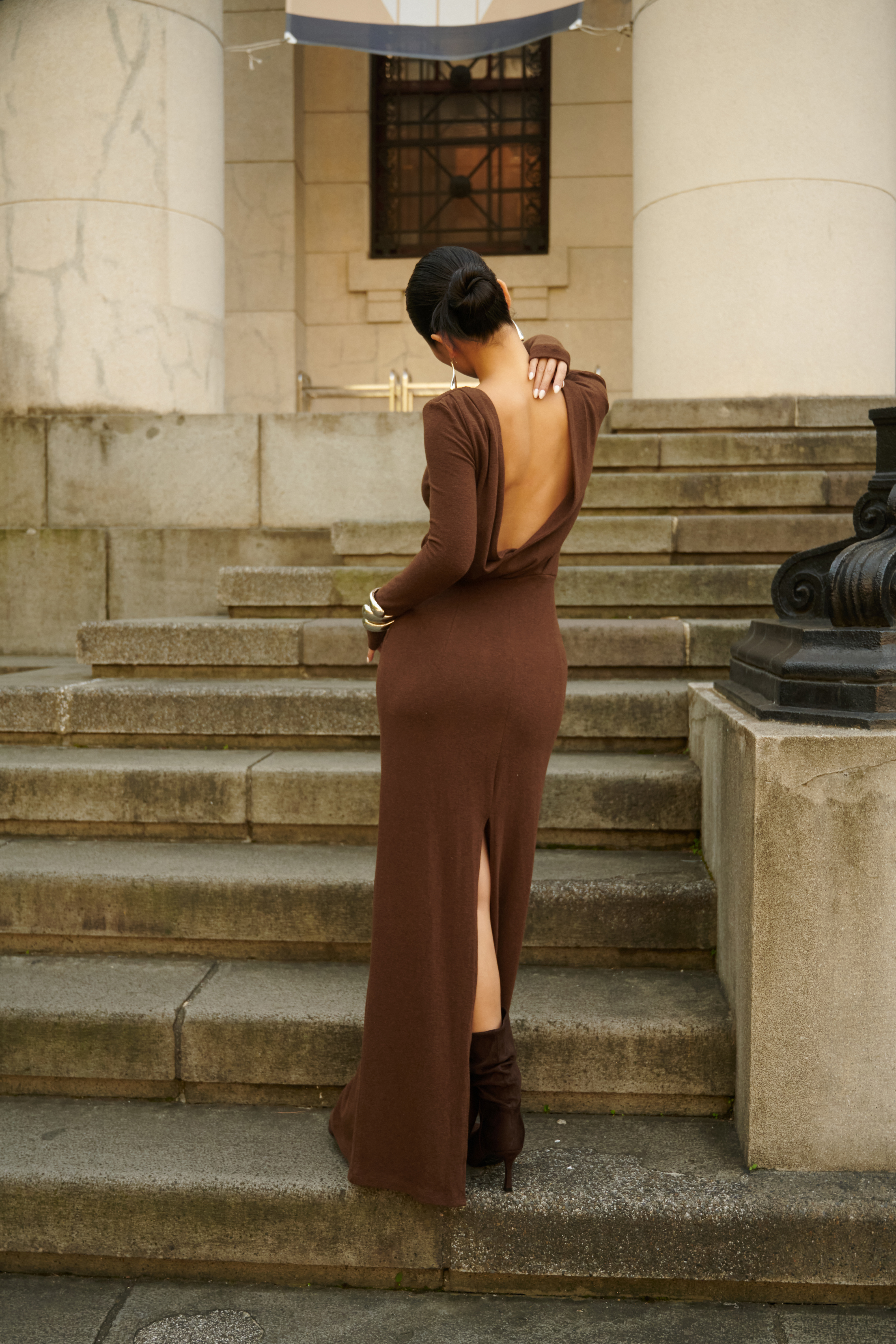 交叉露背長洋(黑S/M、咖S現貨)