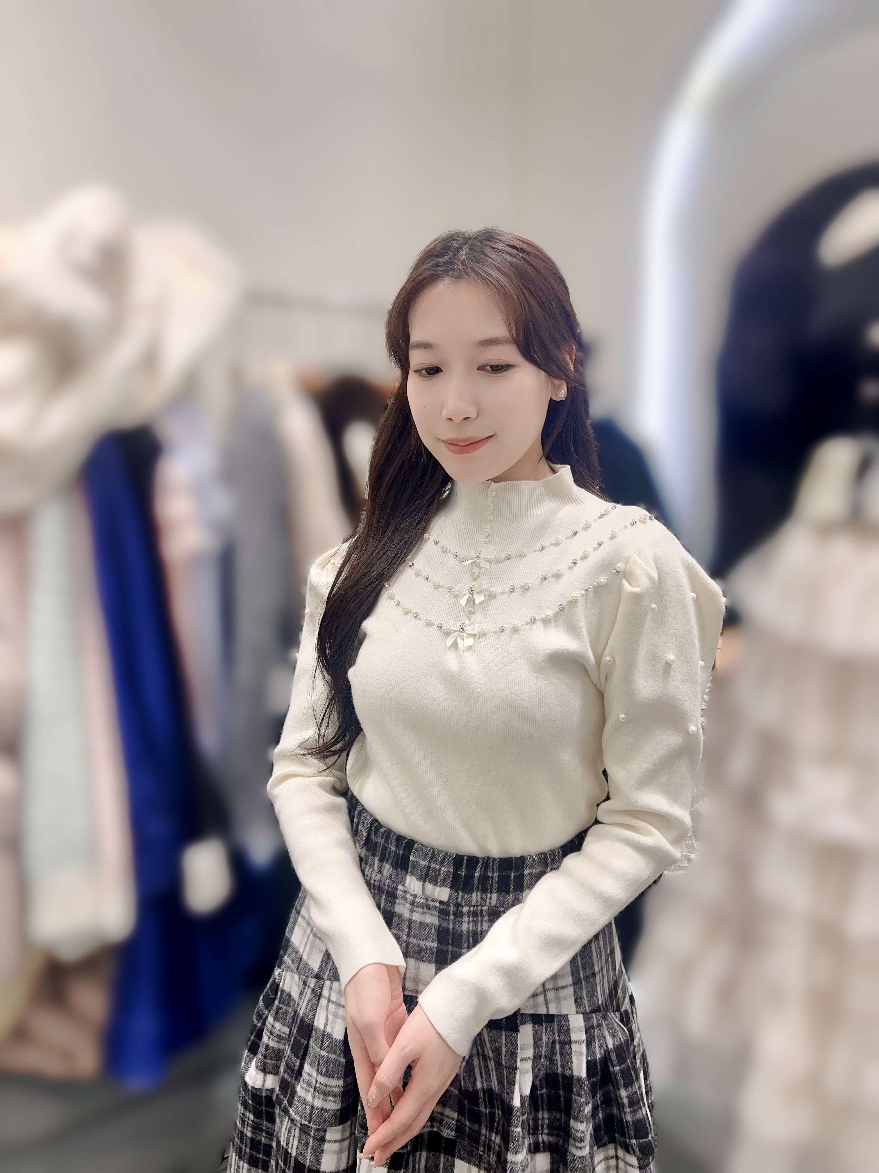 AW58   羊毛珠珠蝴蝶結上衣   胸 34   -46   長 21  $509 (一口價) 羊毛10%