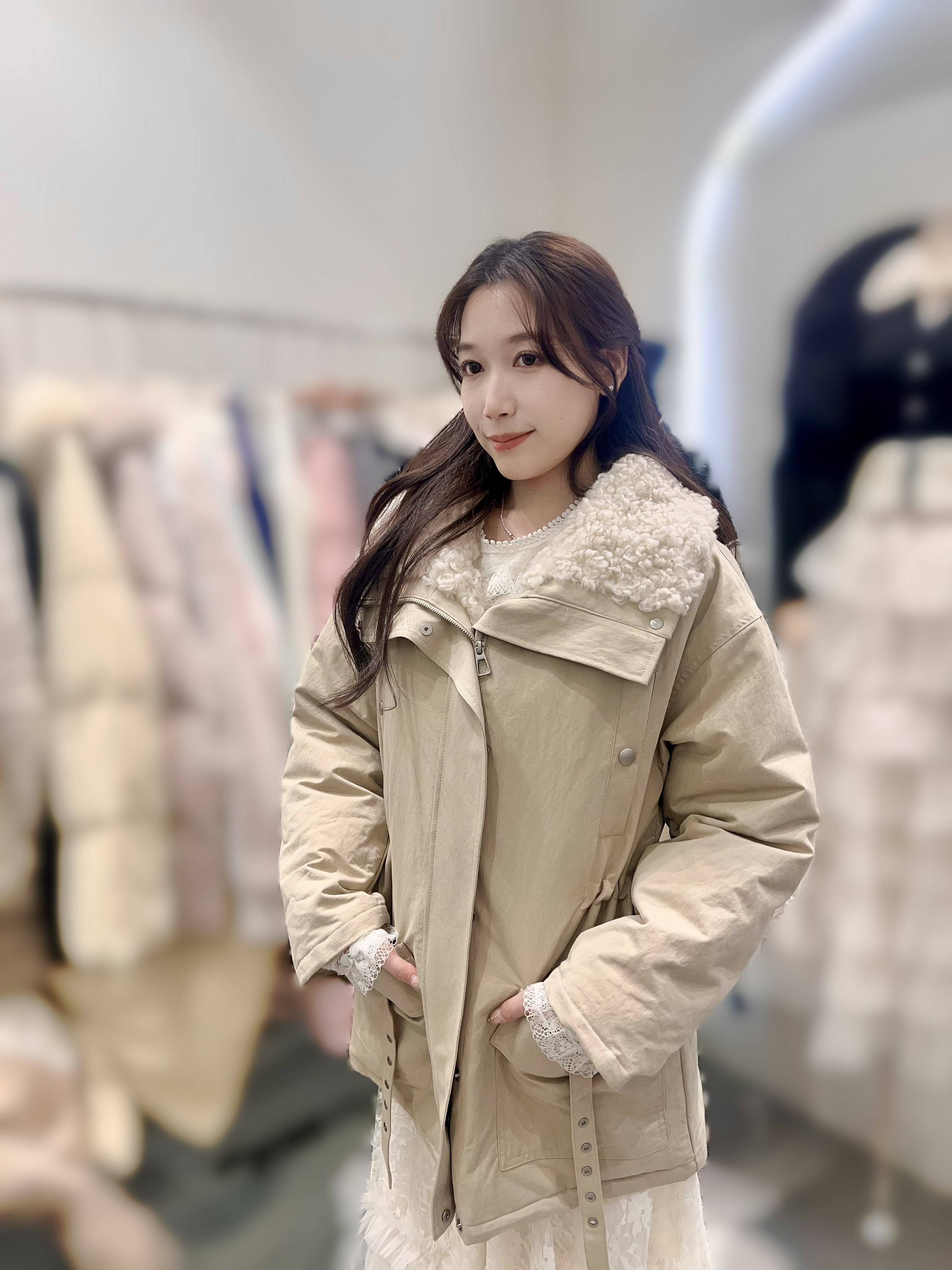 AW47  毛毛羽絨縷   胸50  長31   $1399 (一口價) 鴨羽絨95%