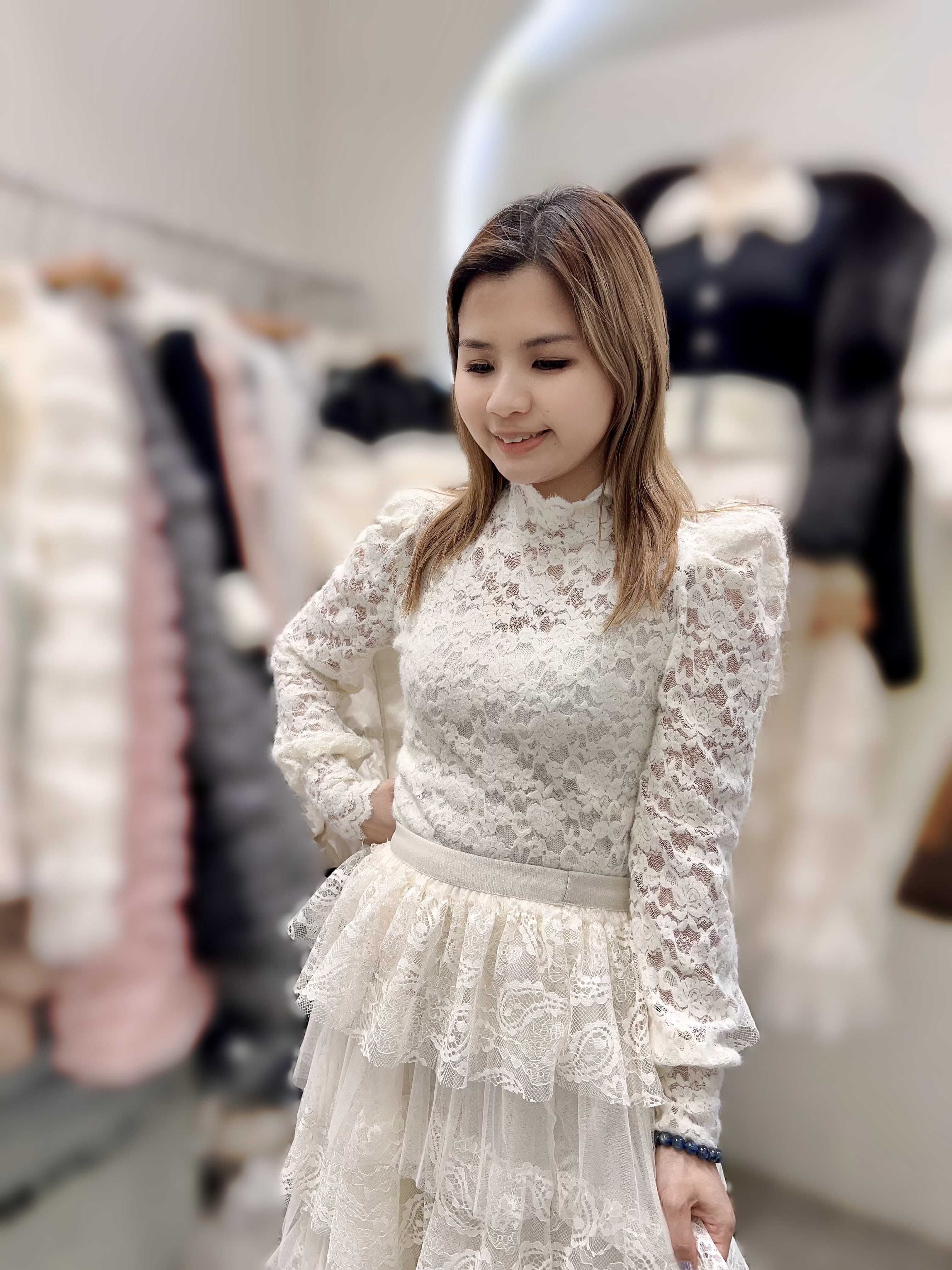 AW63   LACE 打底王  胸 38 -48  長 18.5  $399 (一口價)