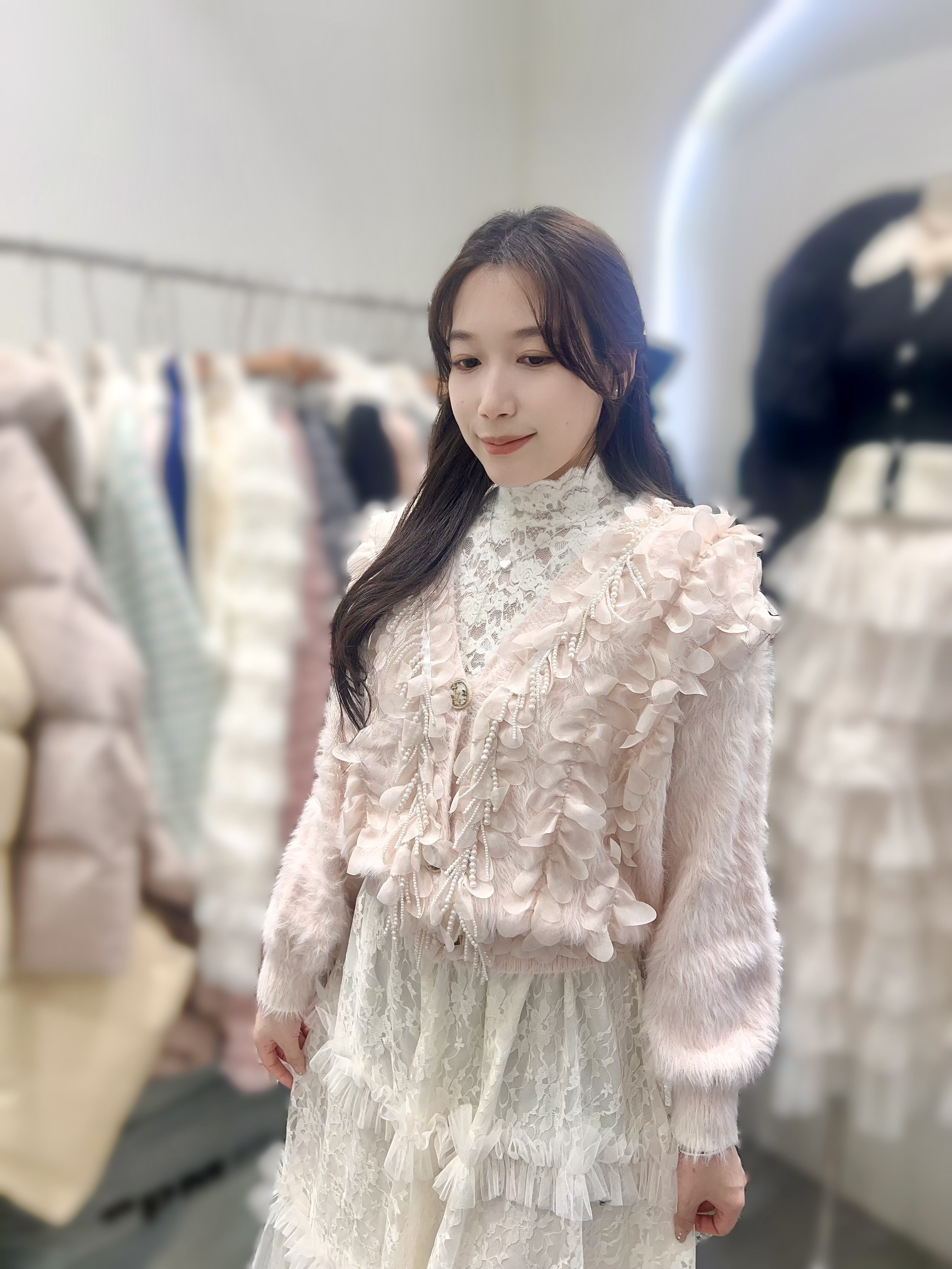 AW67  開胸珠珠水刁毛外套  胸 50 長22   $599 (一口價)