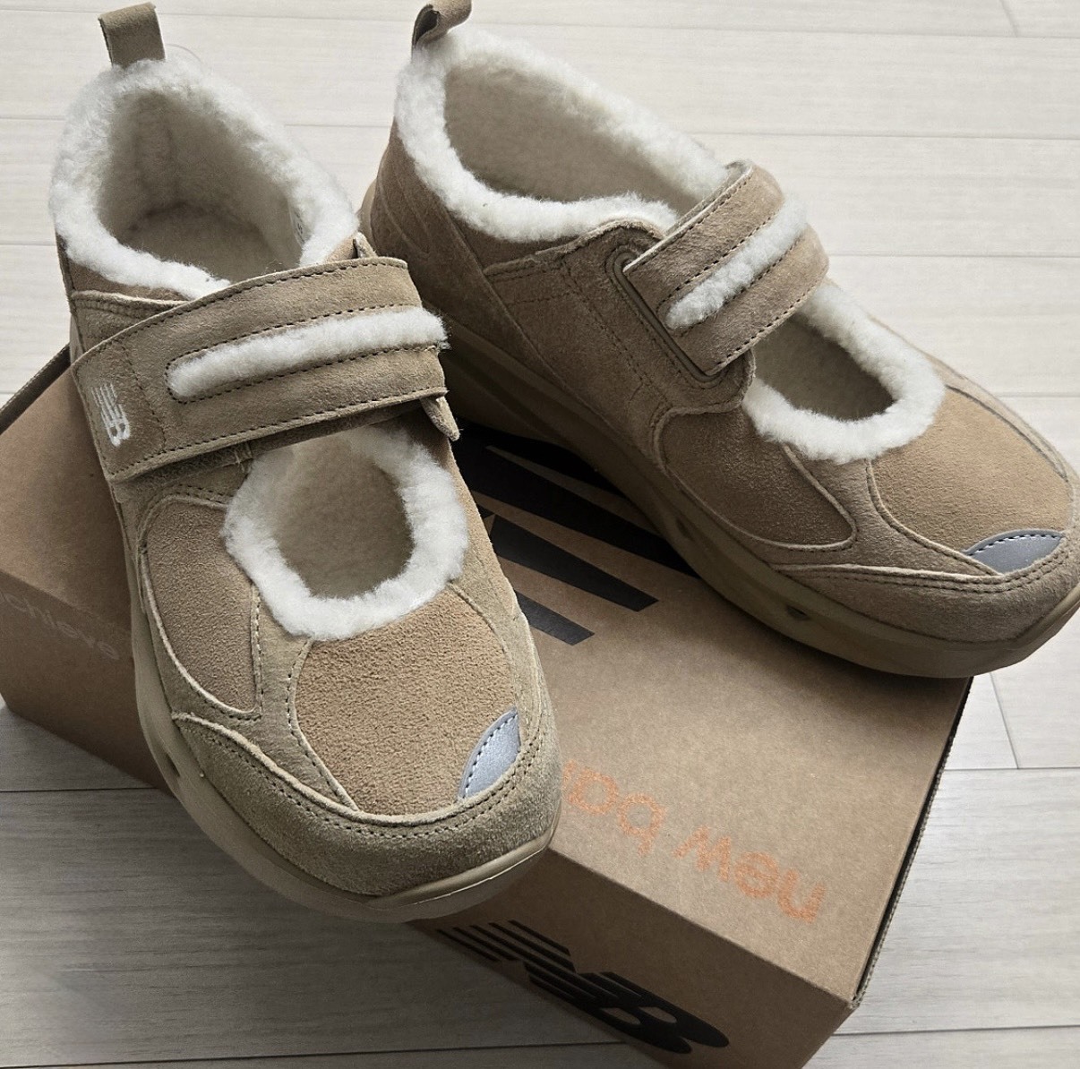 New Balance WINTER Breeze 系列- 羊羔絨保暖瑪莉珍休閒鞋(米色/ SD2205