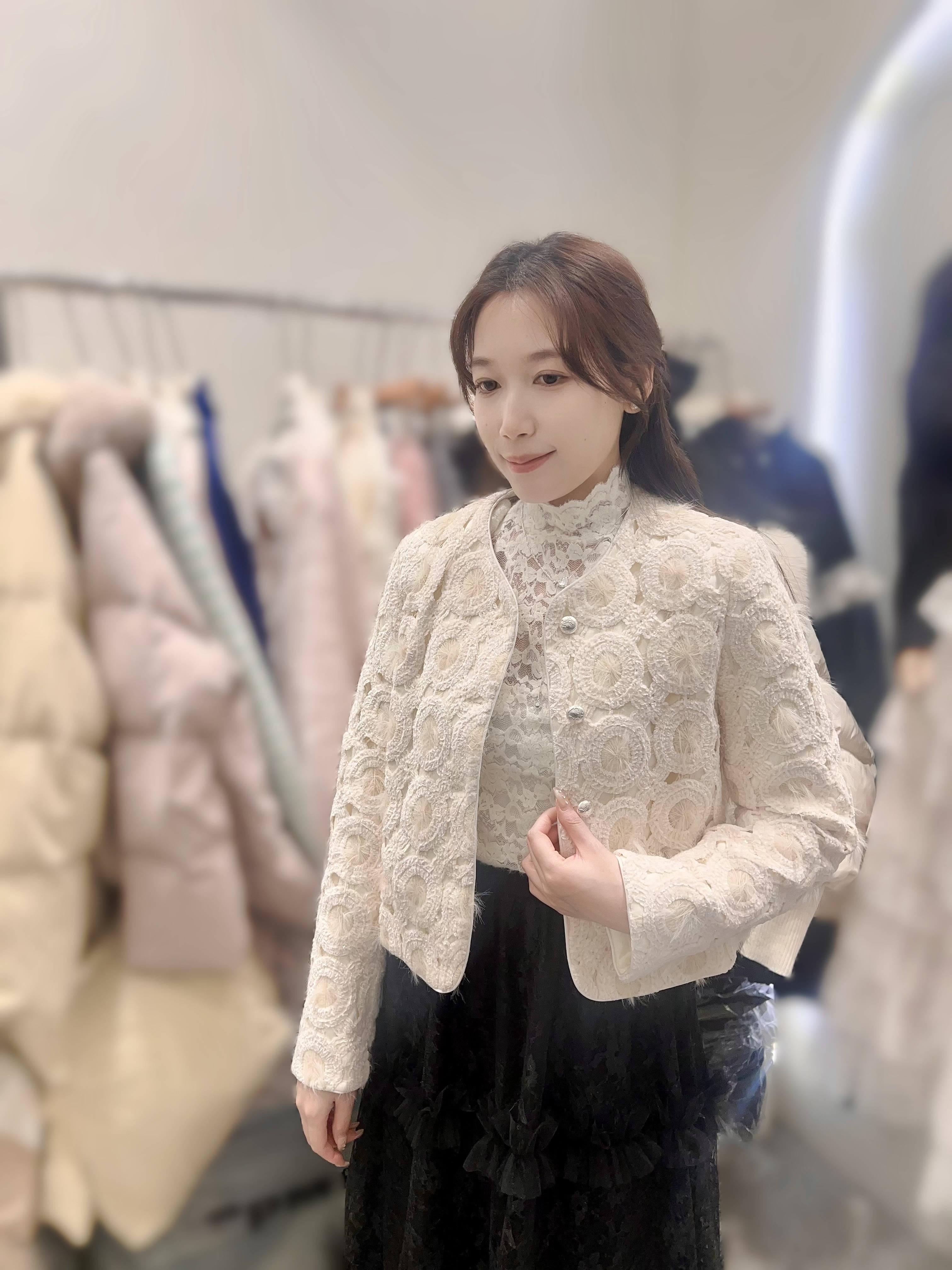 AW59  閃閃LACE外套  胸44   長 20  $839 (一口價)