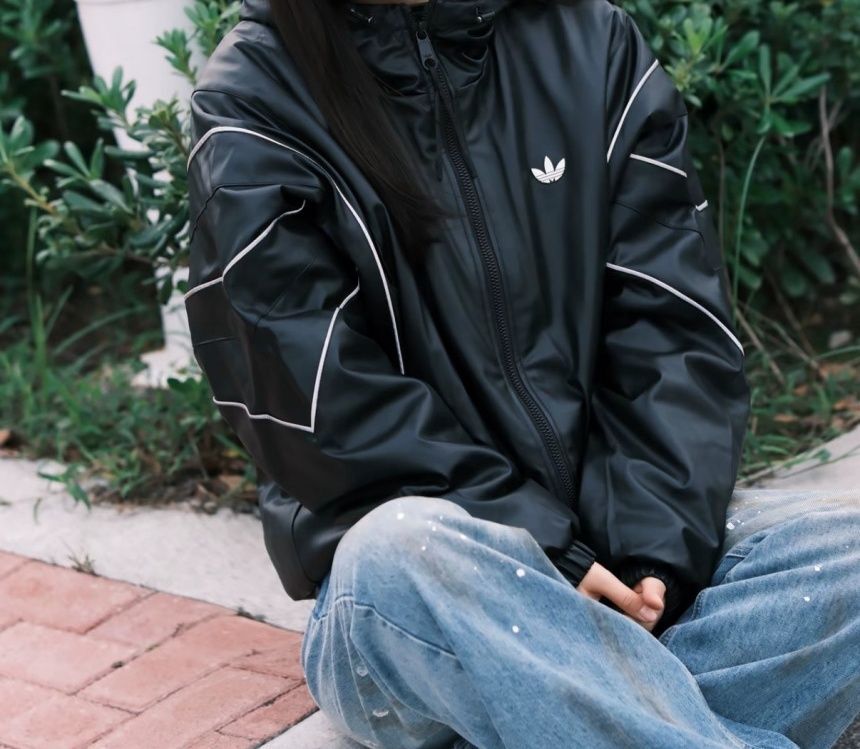 Adidas Originals Trefoil PU 皮革連帽寬鬆夾克 — 復古三葉草街頭外套 (黑色 / KC2653)