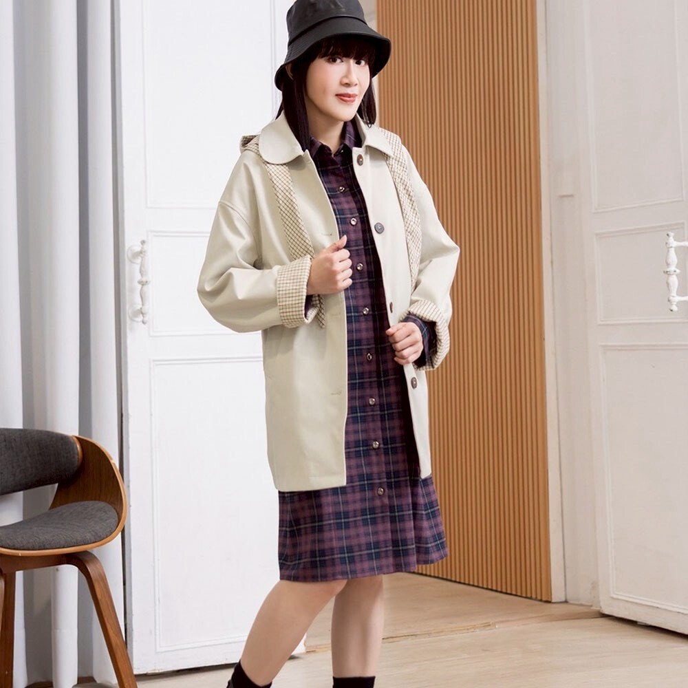 韓版學院風帽子袖口格紋拼接長版風衣外套（活動帽）X6351