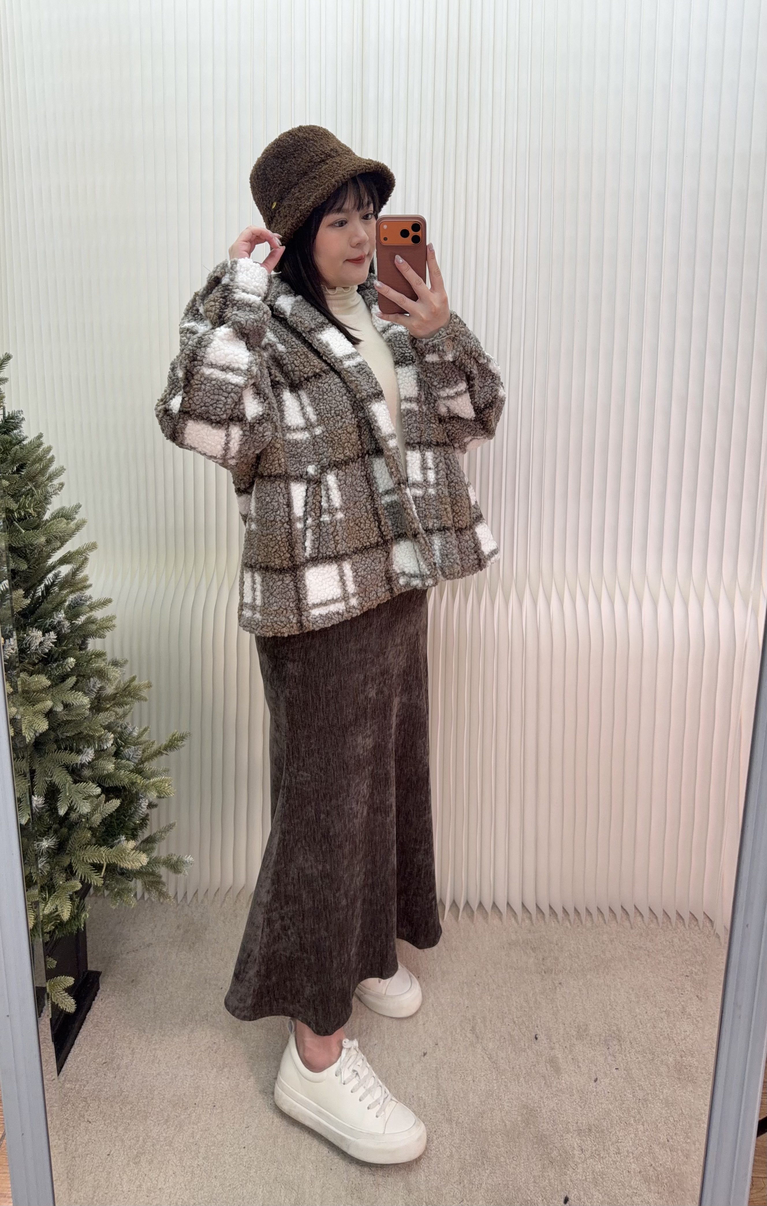 15.洋羔毛格翻領外套