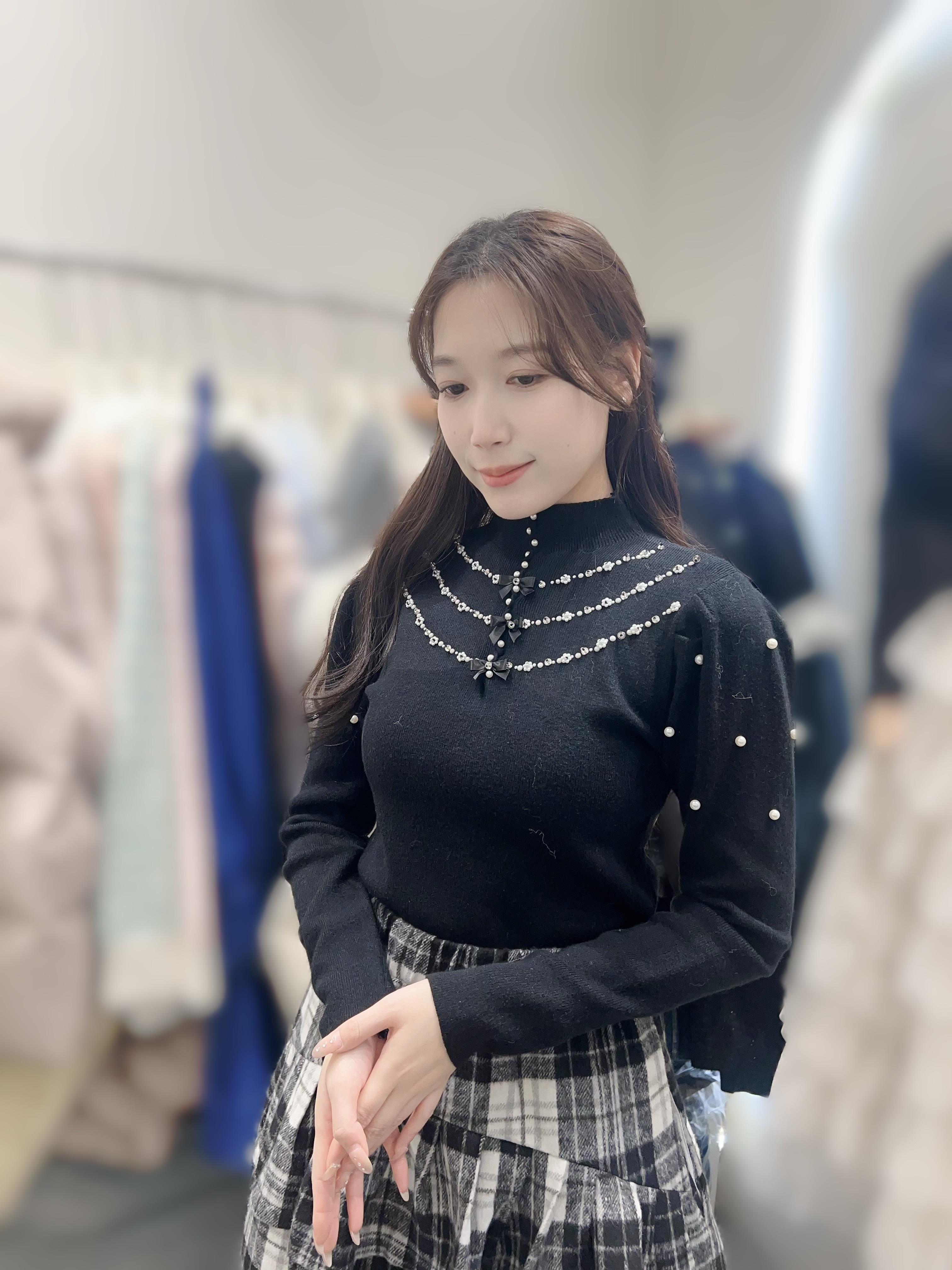 AW58   羊毛珠珠蝴蝶結上衣   胸 34   -46   長 21  $509 (一口價) 羊毛10%