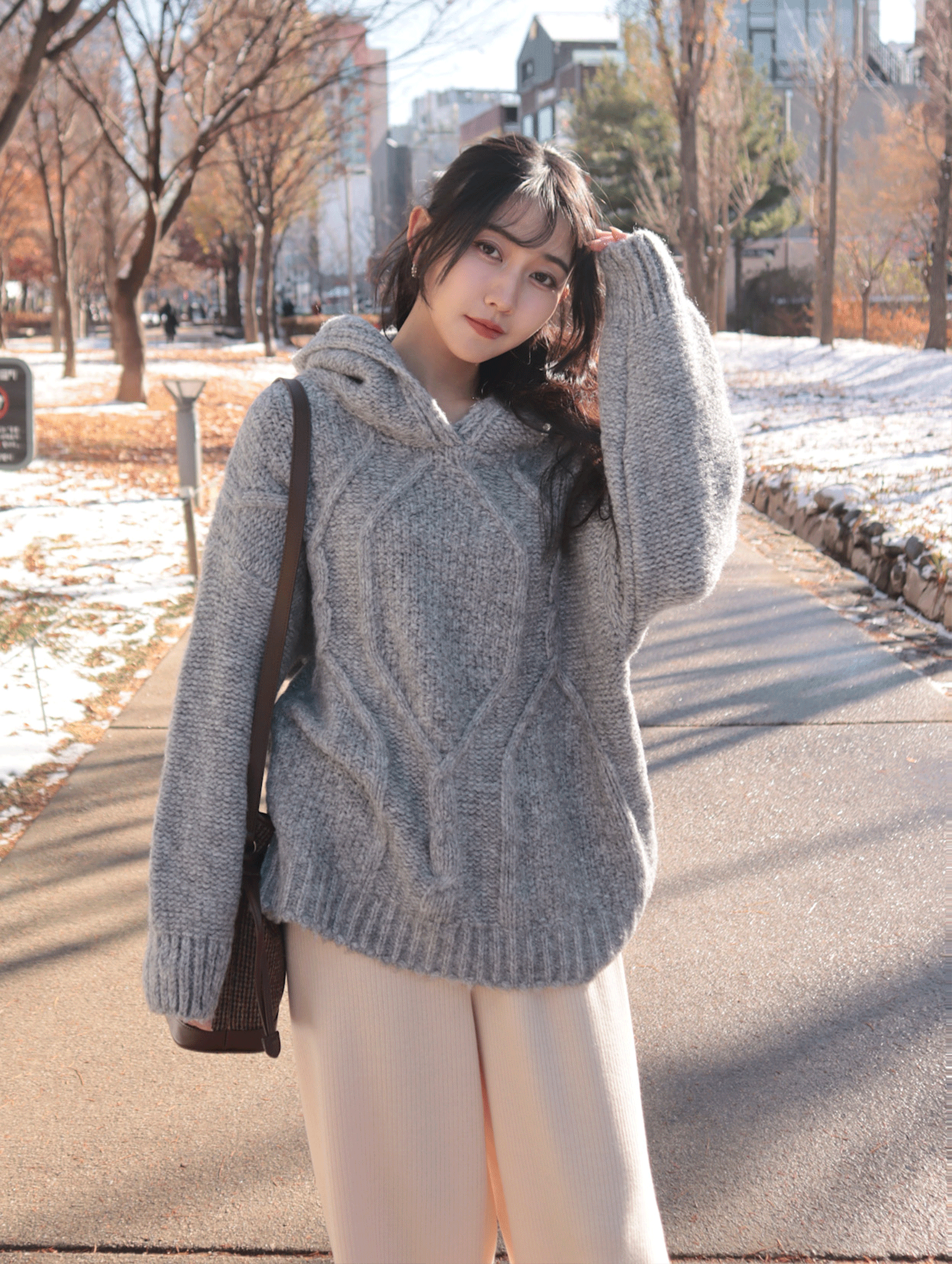 25K106 酪梨奶油 鬆鬆軟軟連帽麻花長板毛衣 (自留款)