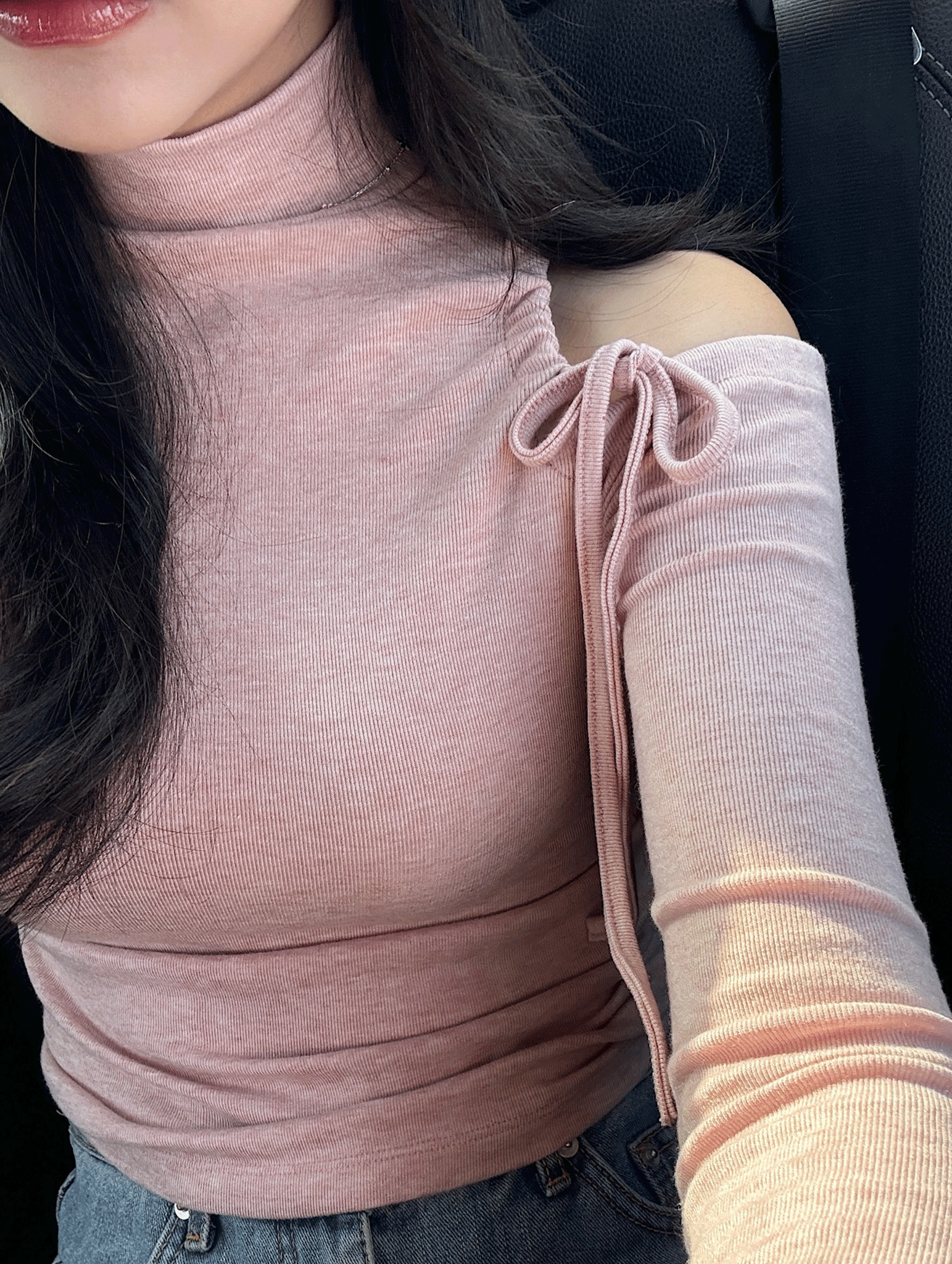 25K111 like me! 小時髦挖肩立領抽繩柔柔綿綿上衣