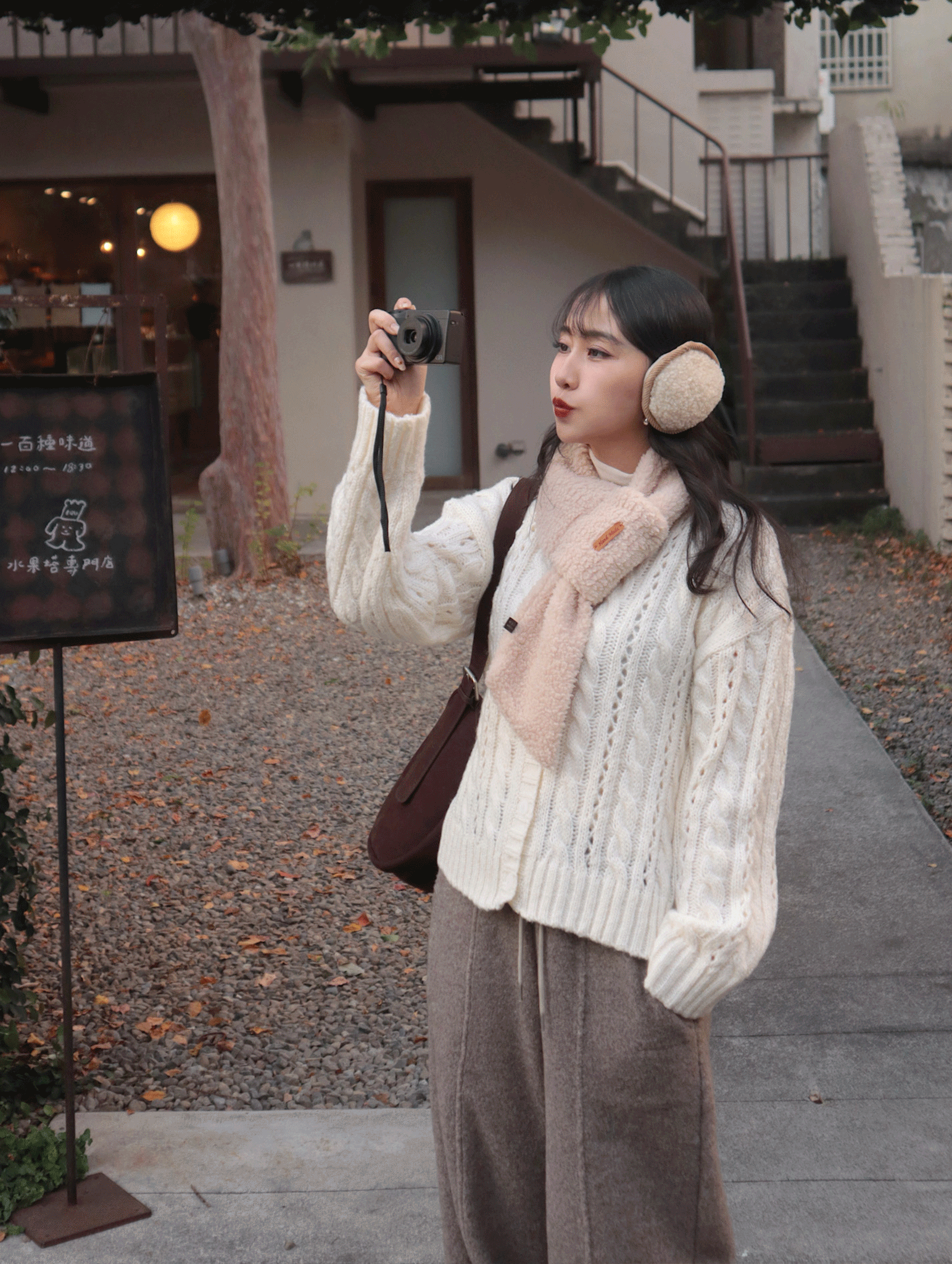 25K113 本期推薦! 美術館的女子 復古鏤空麻花編織排釦毛衣/外套