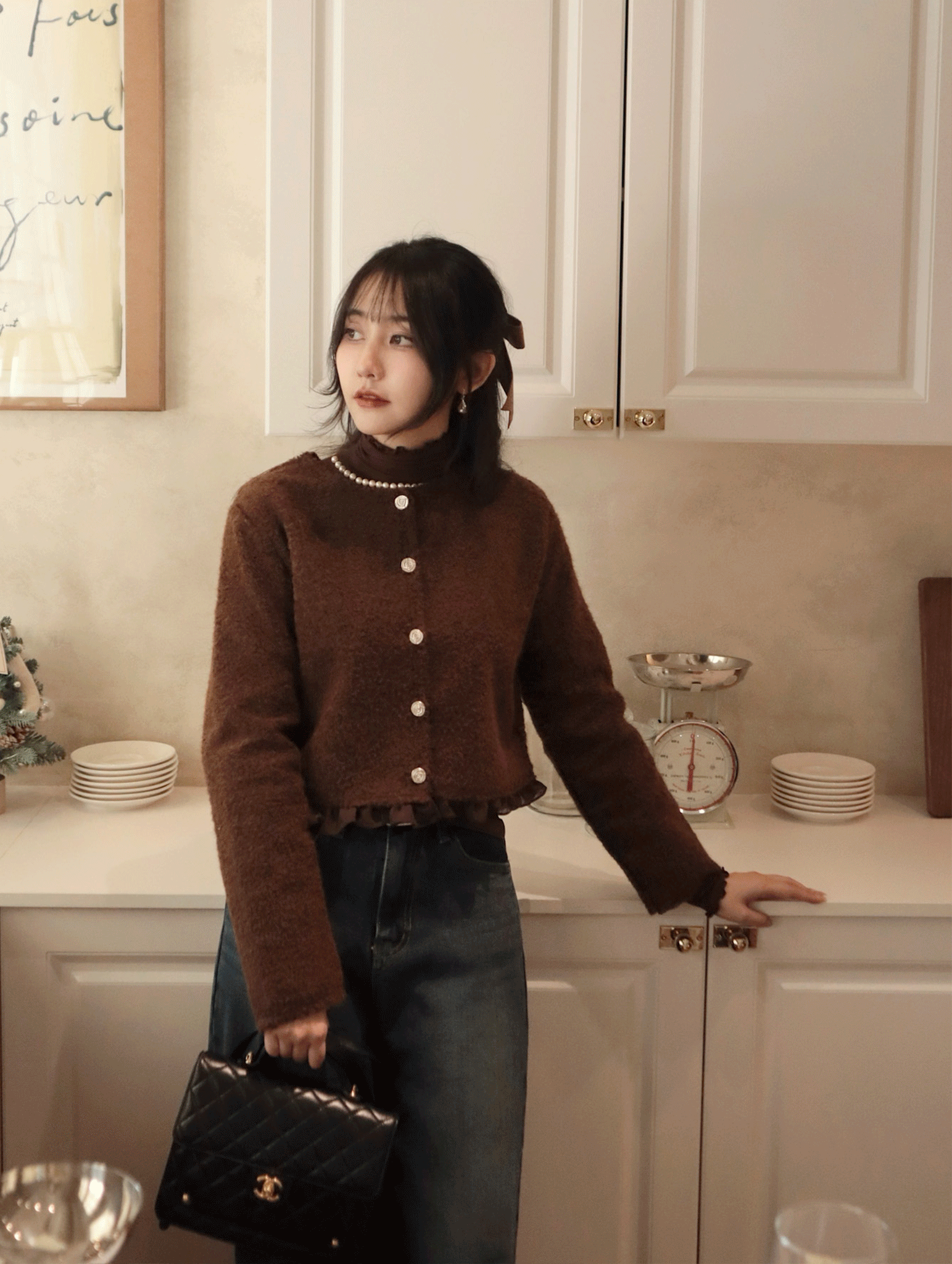 25K116 本期推薦!小香文藝復興 法式玫瑰釦木耳滾邊小外套/毛衣