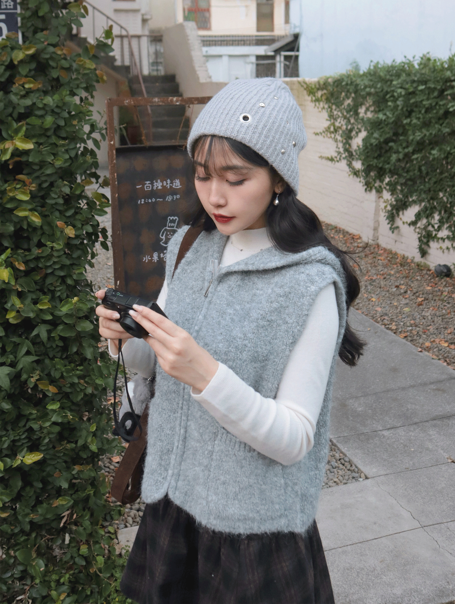 25K118 奶油夾心 連帽混羊毛針織拉鍊背心