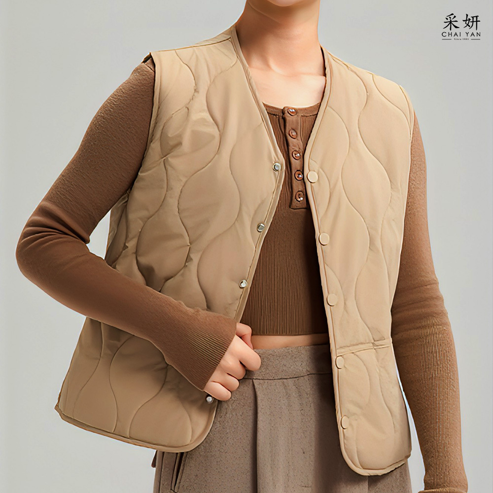 弧形縫線平口袋薄鋪棉背心