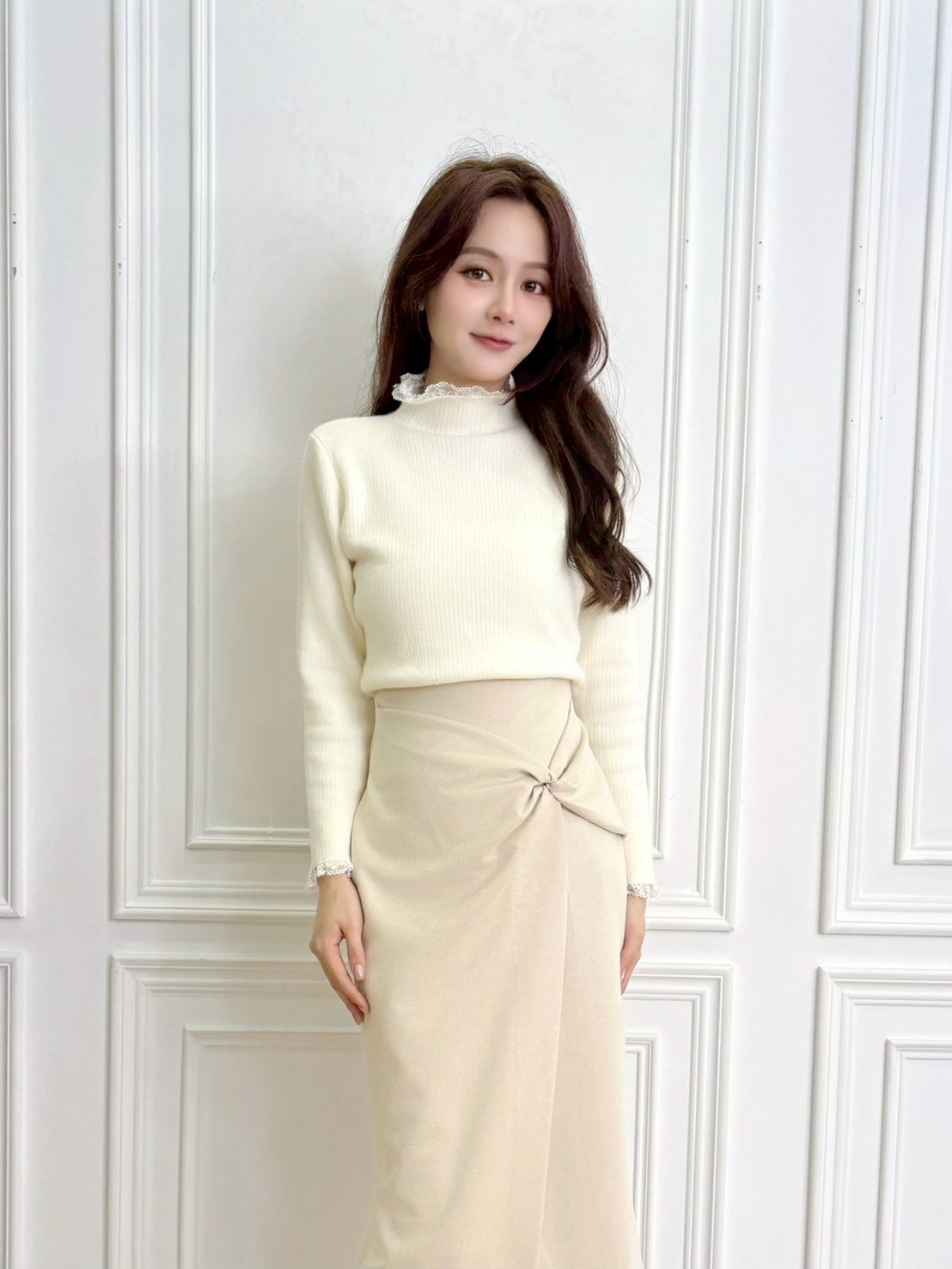 蕾絲半領針織上衣