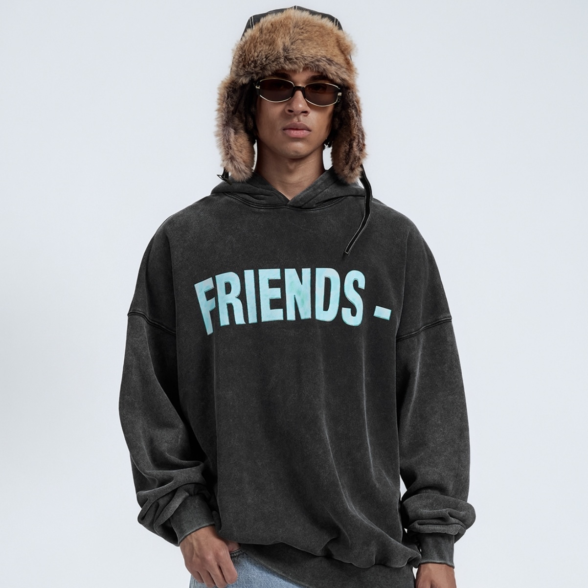 VLone FRIENDS 豹紋logo Hoodie 背後大V 連帽上衣 帽踢 帽Tee 兩色 VLHD25012