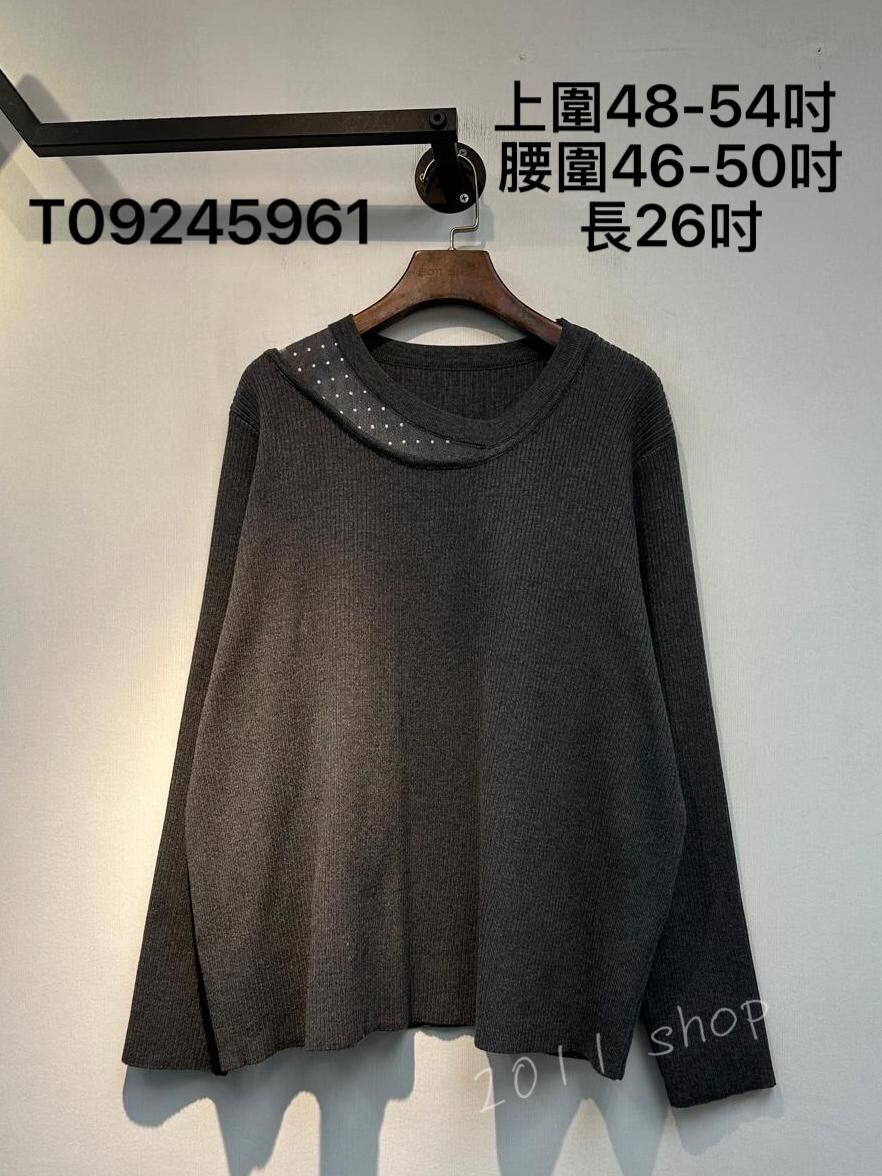 *不設優惠* 暗紋鏤空波點TOP  上圍48-54吋  腰圍46-50吋 長26吋  T09245961