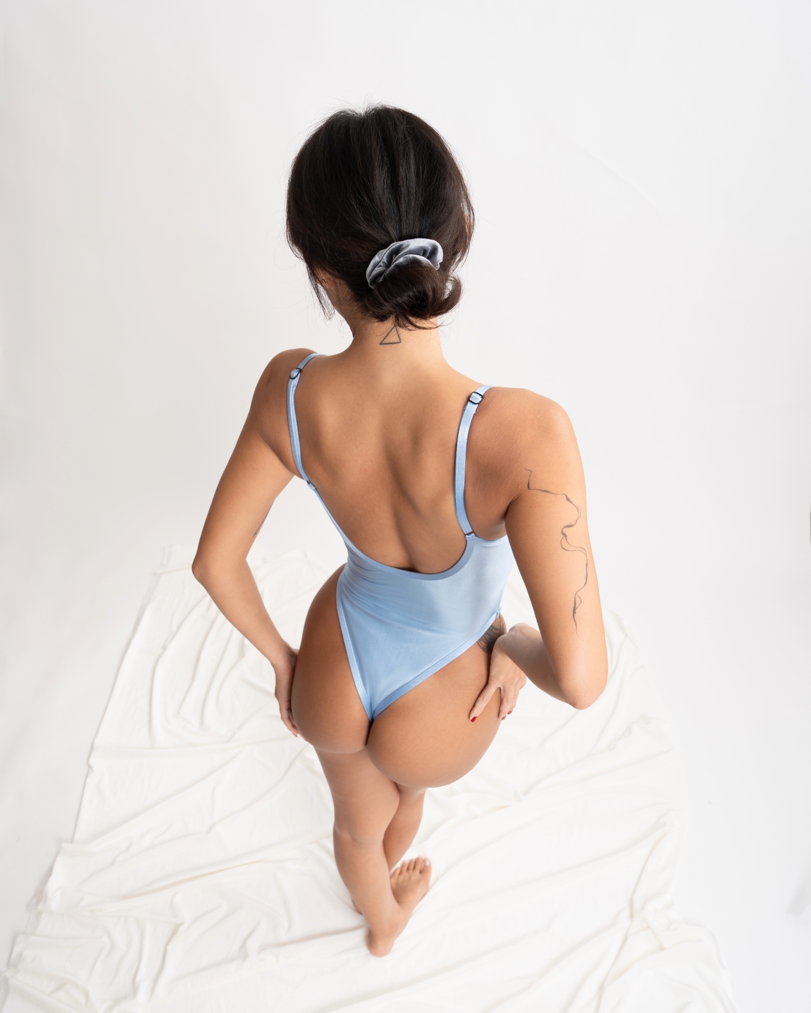 【絲光薰衣草紫】ioo 細肩U領無墊高衩丁字連身泳裝