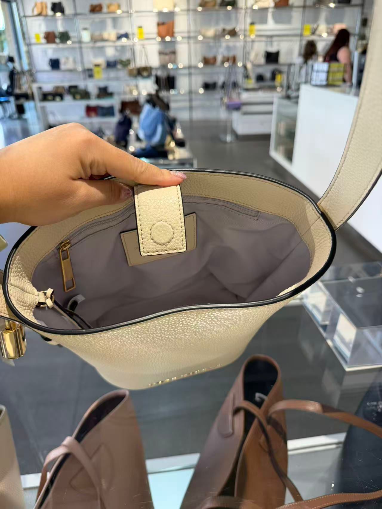 【預購】Q121808 Marc Jacobs Drifter small bucket bag in leather