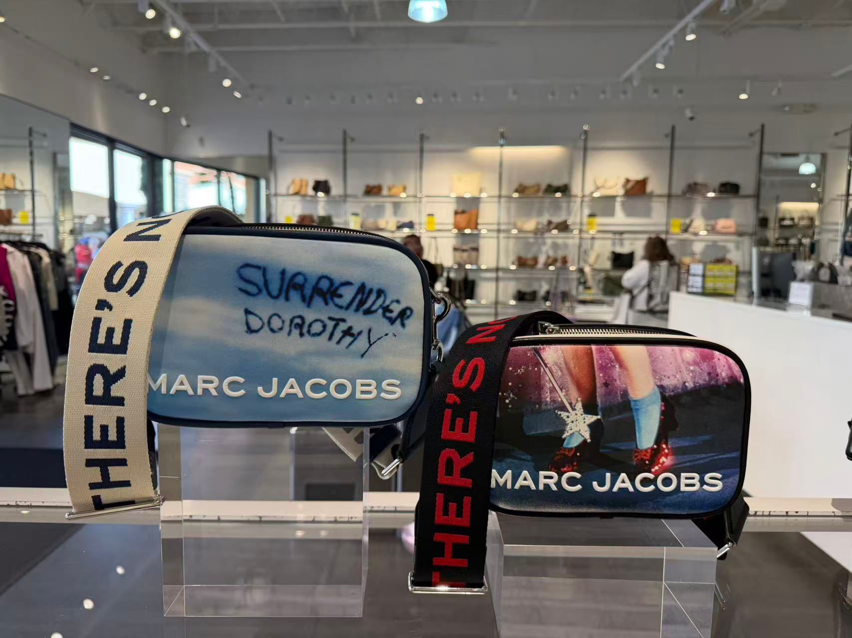 【預購】Q121810 Marc Jacobs x 'The Wizard of Oz' Flash Crossbody bag