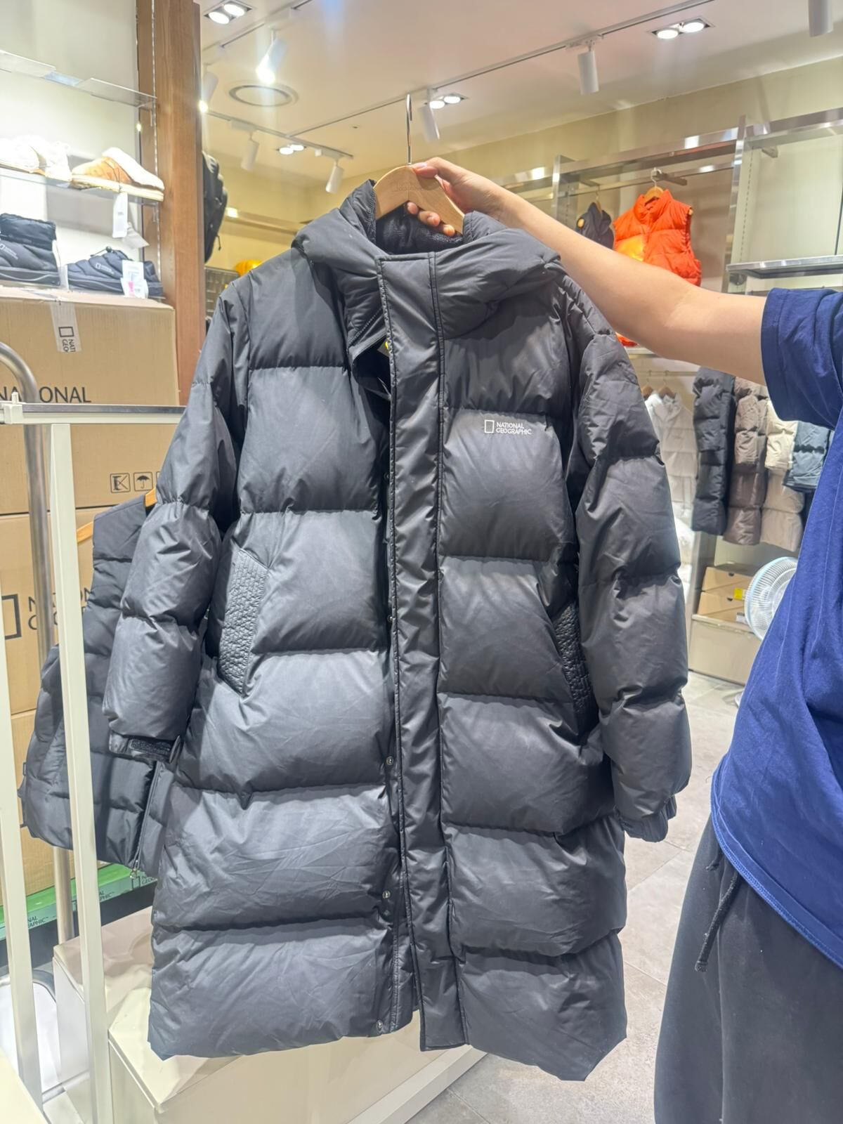 NG12 男女 同款  M:胸48 長43 L:胸49  長43XL:胸50長43  2XL:胸51長43。3XL:胸52長43。100 %鴨羽絨  $1449