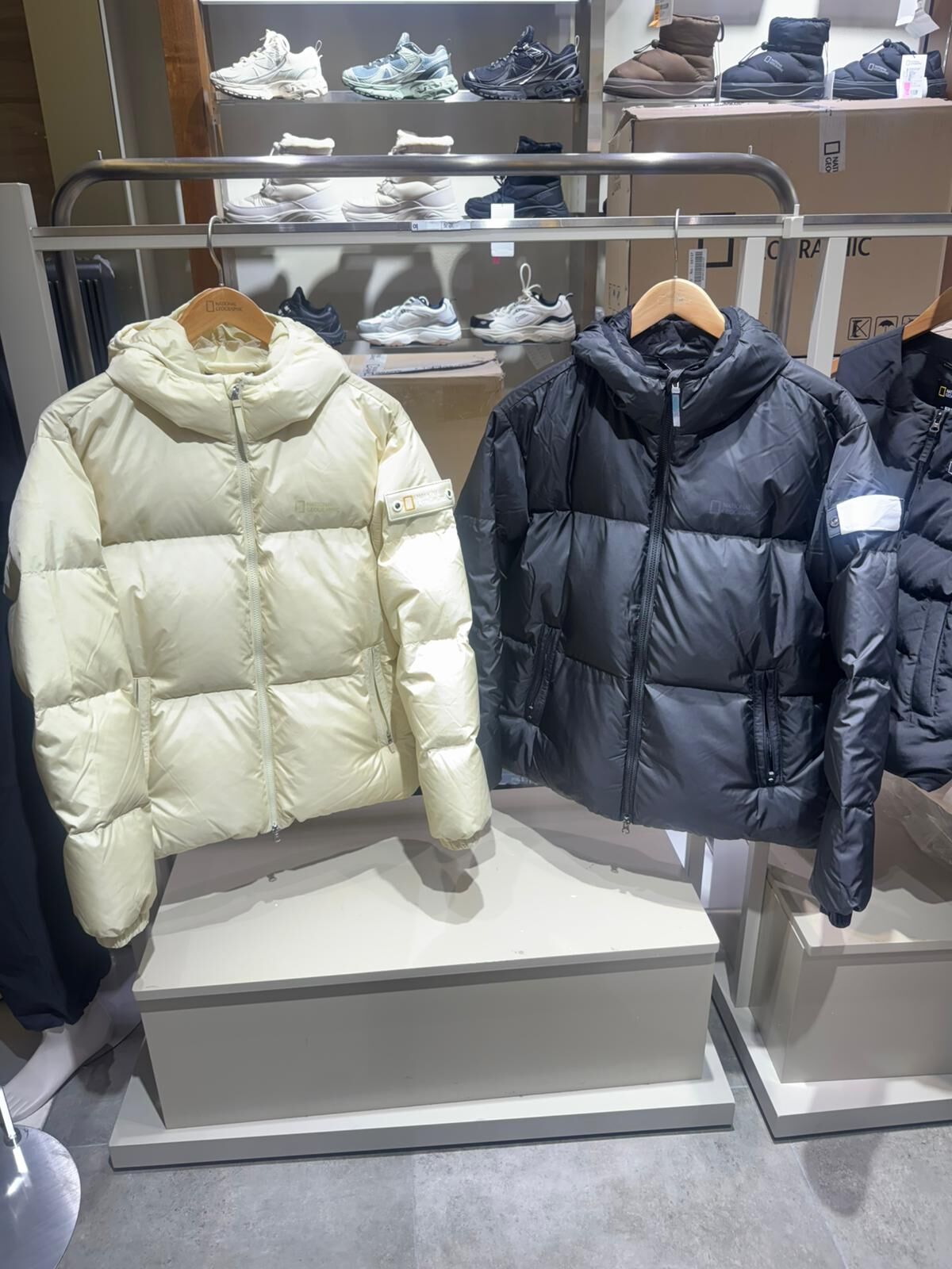 NG13 男女 S胸45 長25 M47 長26 L49 長27 XL51 長28  同款羽絨 鵝 羽絨100 % $1399