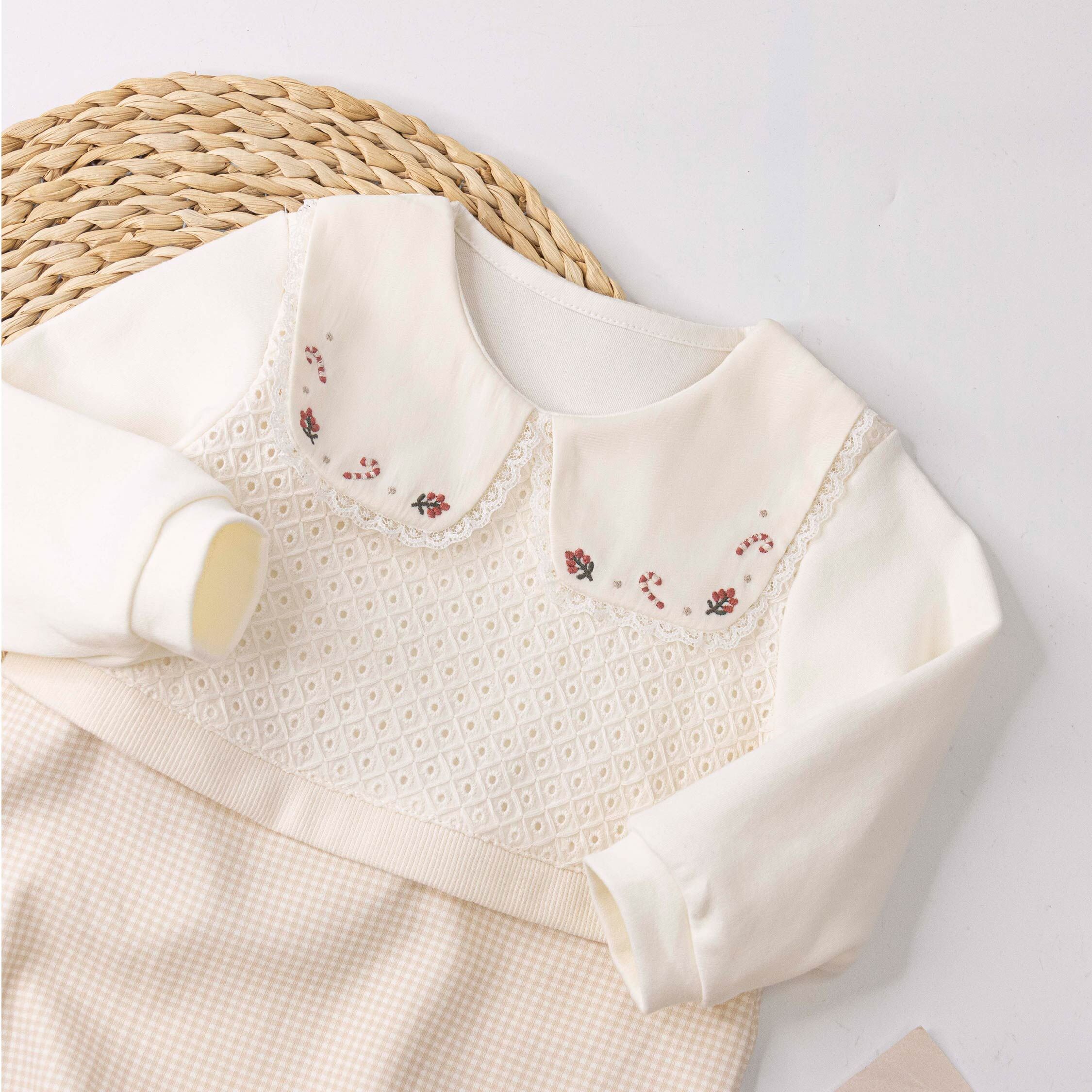 純淨系列【T3114】莓果刺繡拼接肩釦連身衣