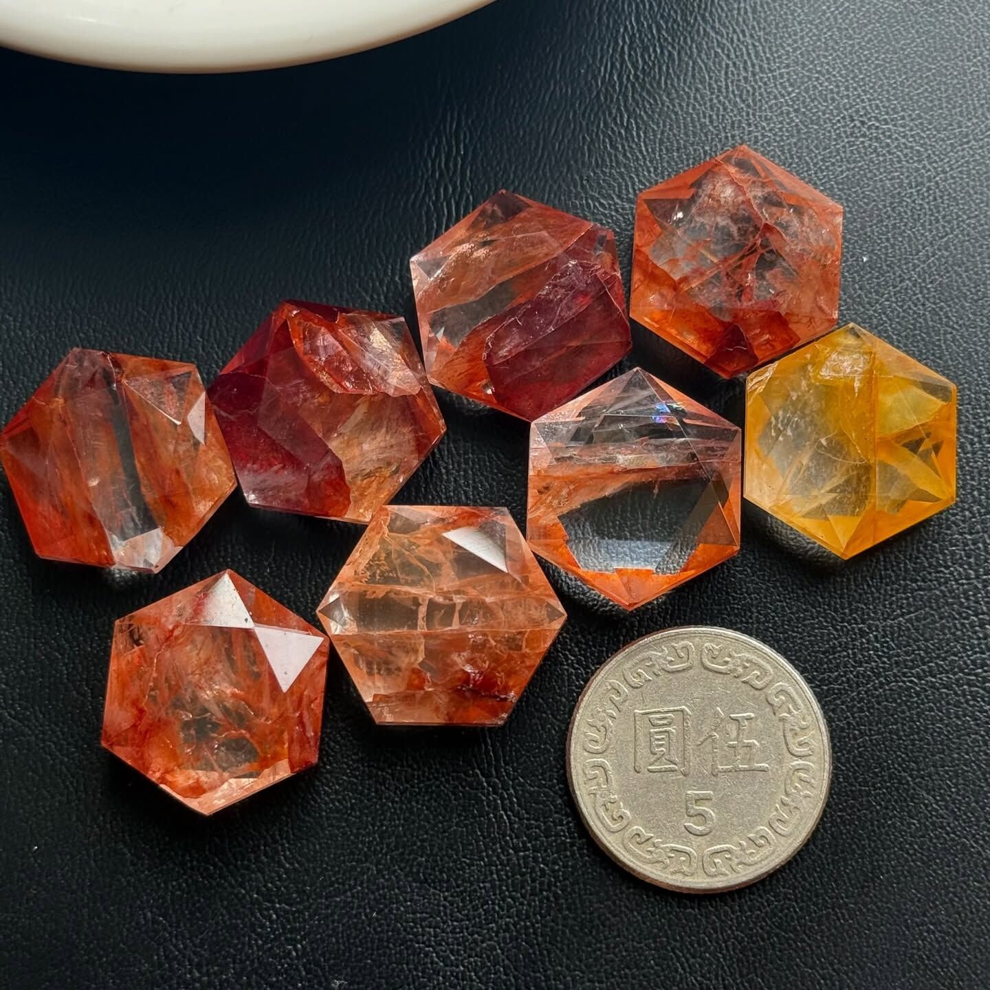 [原石] 紅膠花 六邊形 六面體水晶