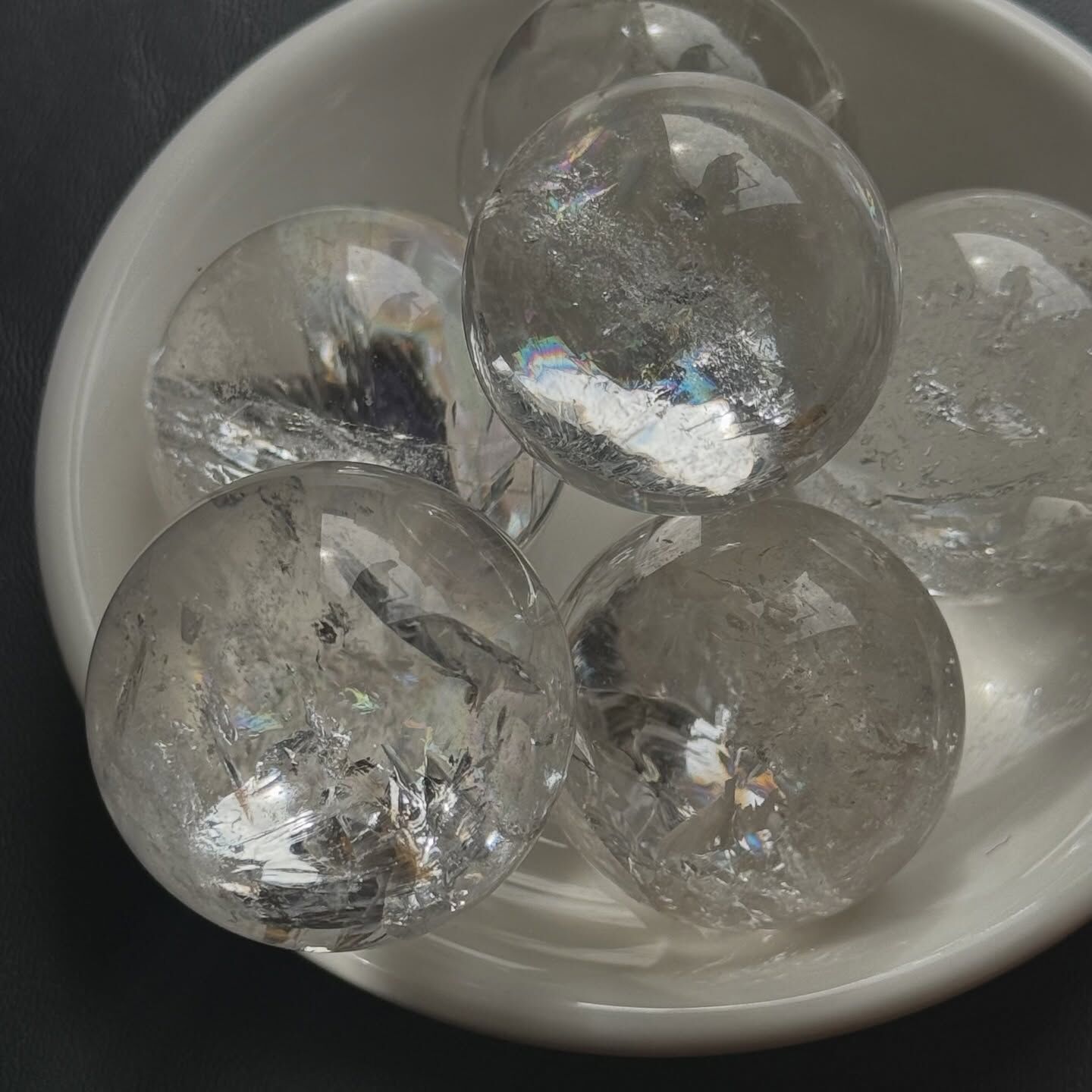 [原石] 爆彩白水晶球 約 3 公分