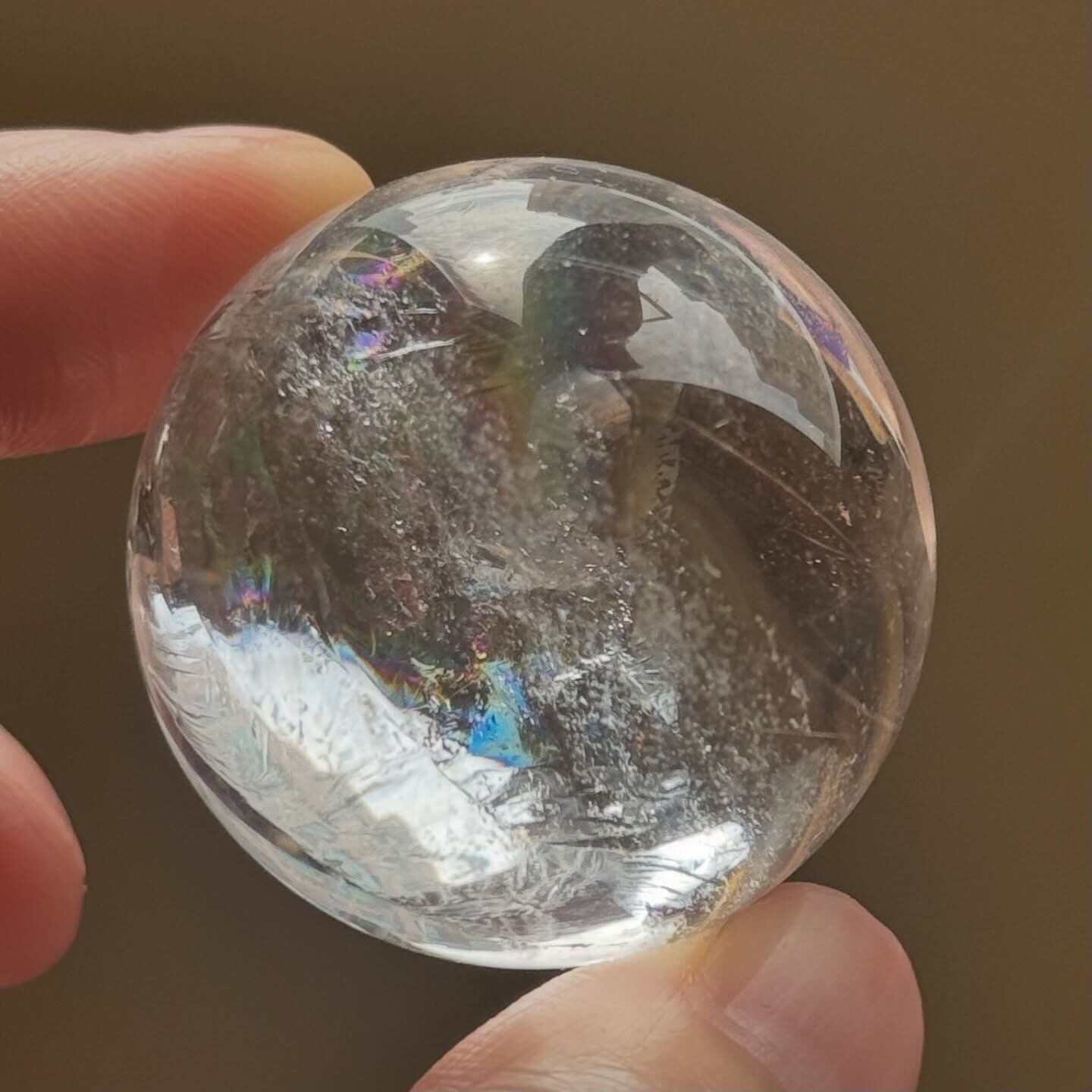 [原石] 爆彩白水晶球 約 3 公分