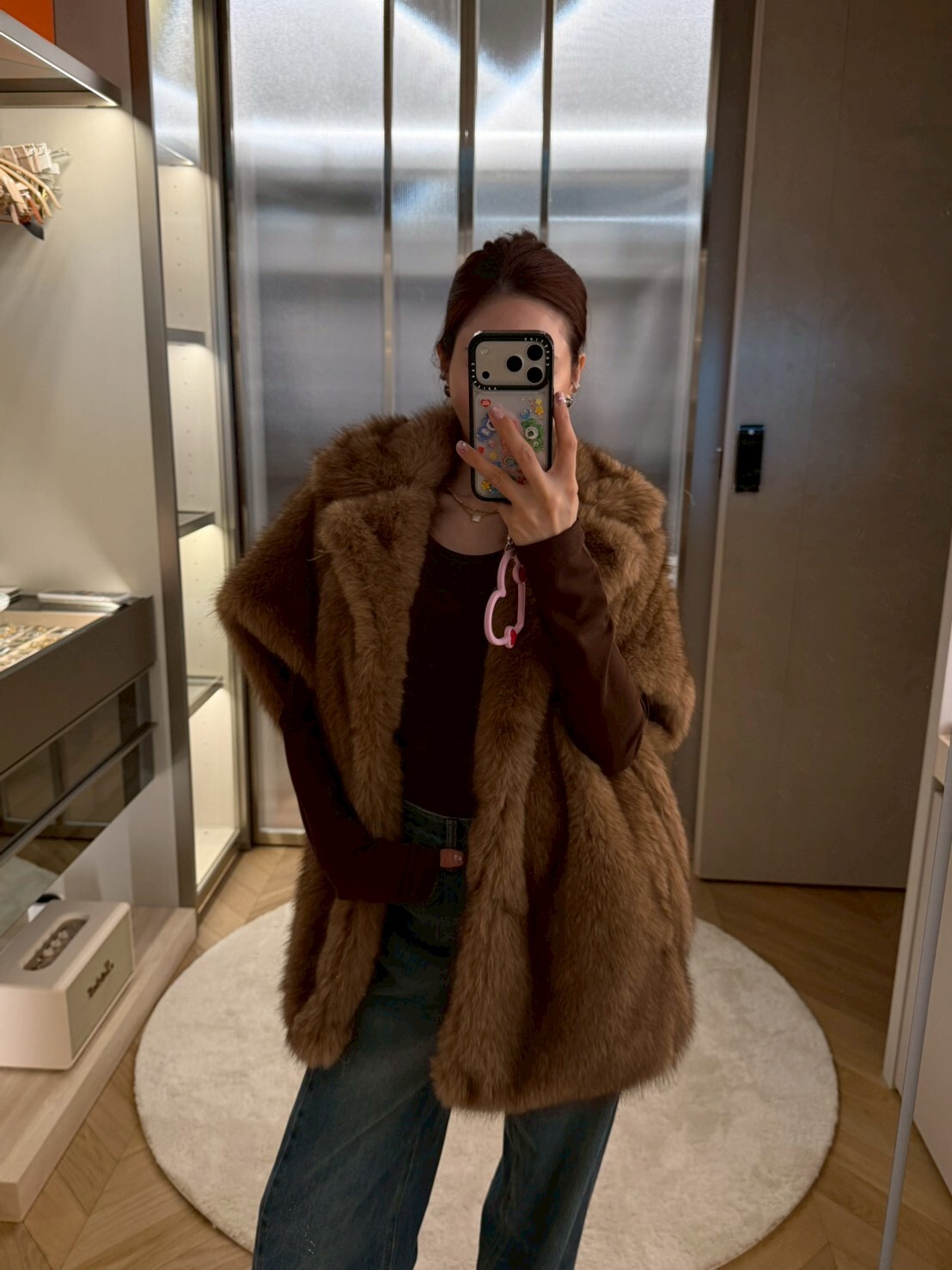 #AD27翻領落肩毛毛背心(黑/杏)