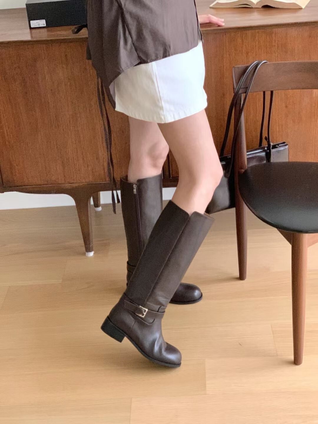 長腿前長後短側釦環造型膝下長靴 / 2色