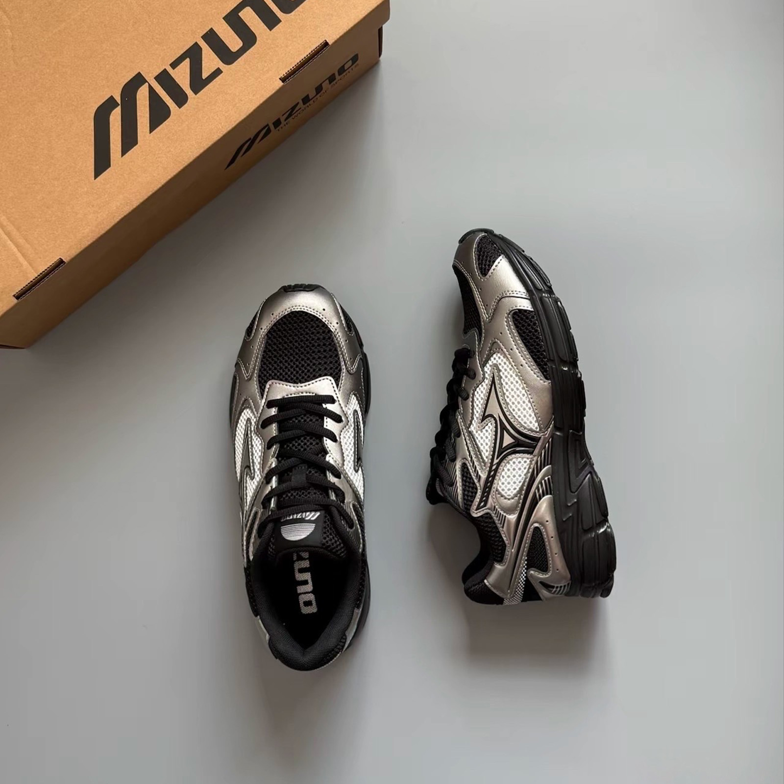 美津濃MIZUNO Speed 2K 液態銀黑未來金屬感Y2K 男女同款復古慢跑休閒鞋
