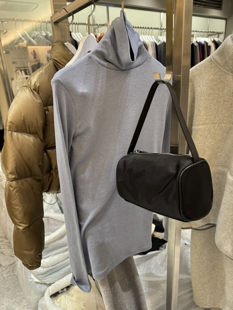 Q45 舒服天絲高領打底衣（暈藍/淺粉/灰/白/黑）