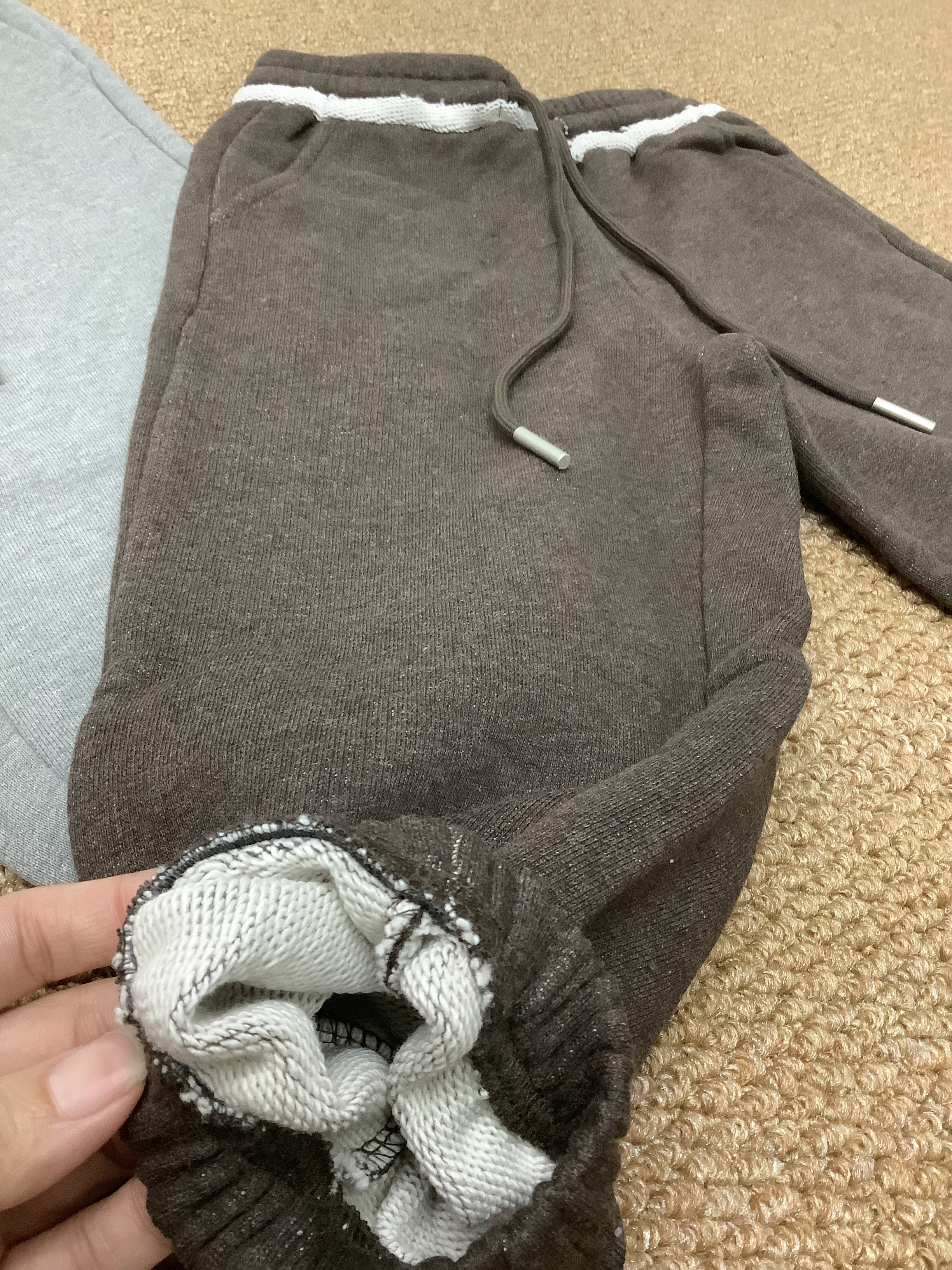 A03833毛邊造型縮口棉褲