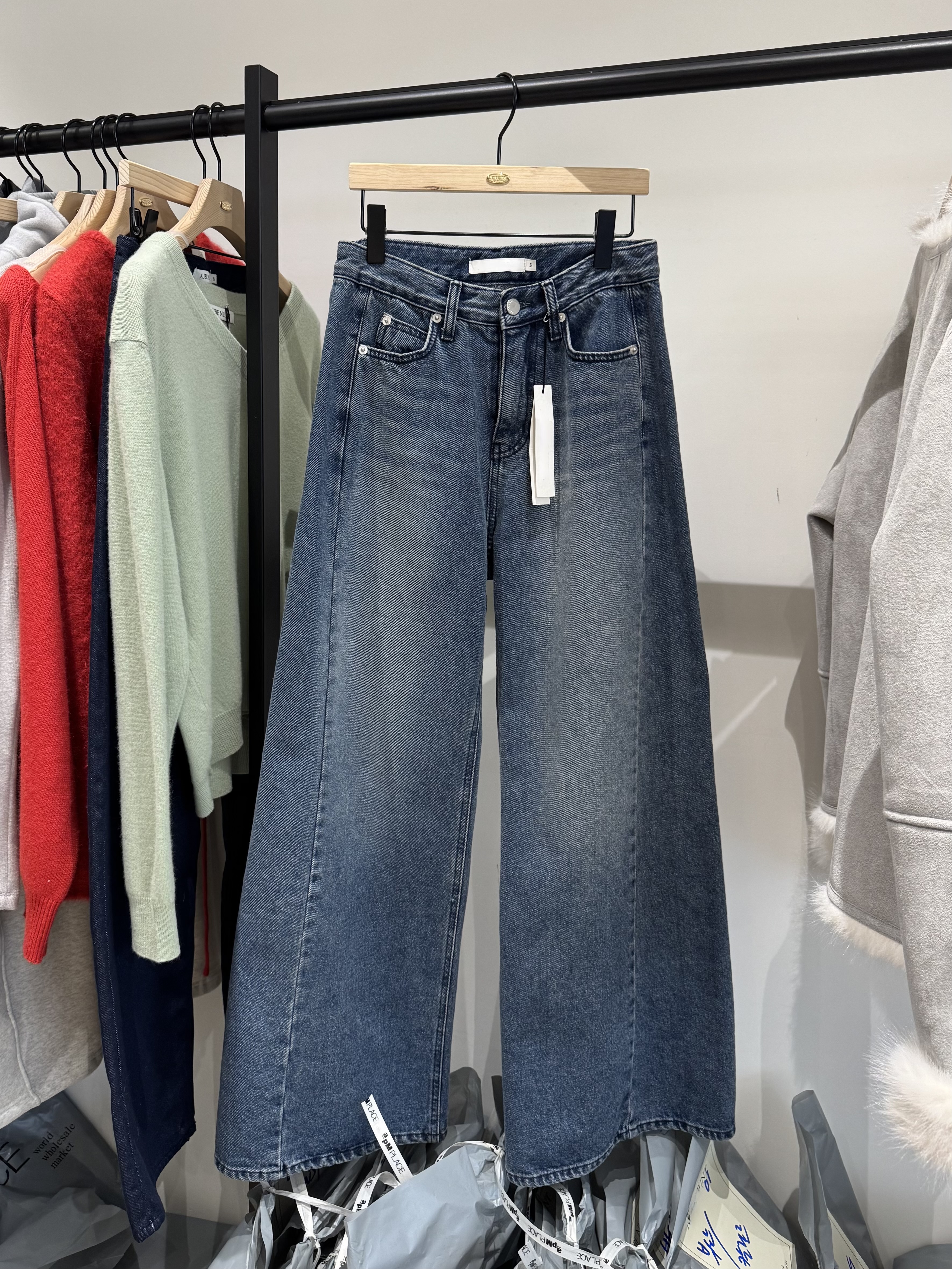 Q46 牛仔大寬褲S/M（深藍/黑）