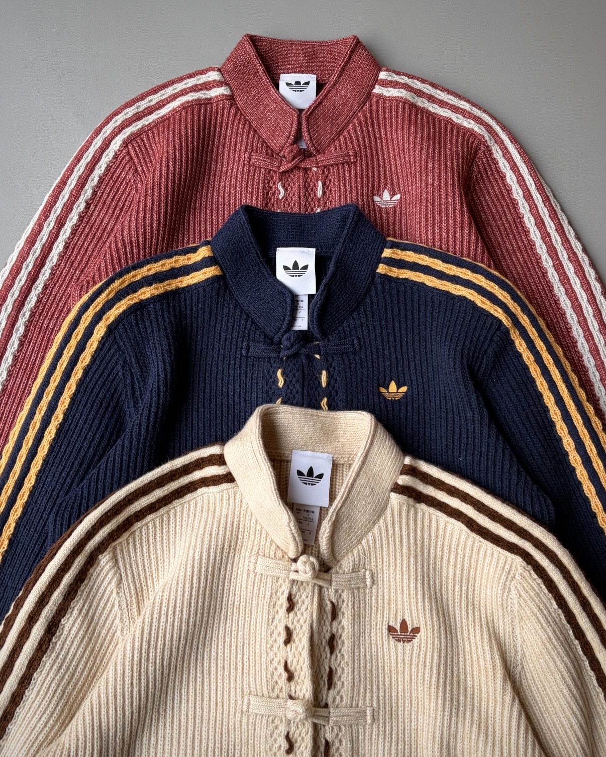 ADIDAS ORIGINALS KNIT JACKET 新中式 針織外套 針織衫 盤扣 寬鬆 男女 奶油白 KR5065 海軍藍 KR5064 胭脂紅 KT3852 / 預購