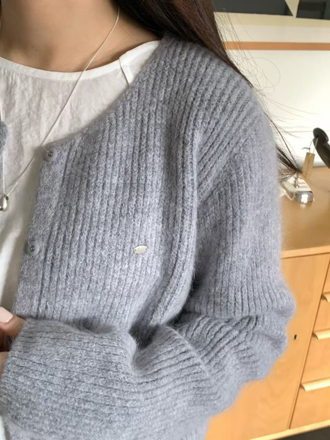 毛海感小墜飾圓領排釦針織上衣外套 / 3色