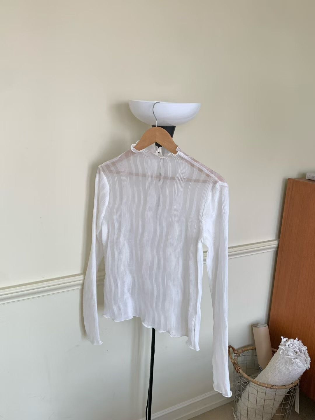 木耳捲邊透膚織紋感感立領長袖上衣 / 2色