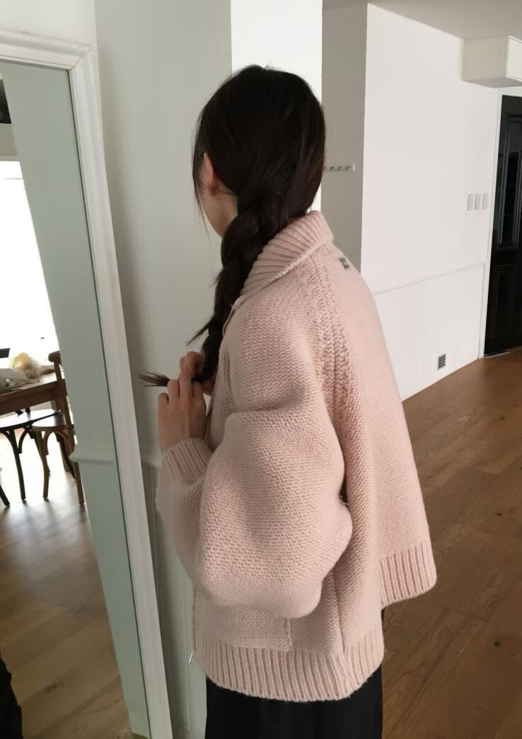 後布標造型拉鍊立領羊毛針織外套 / 2色