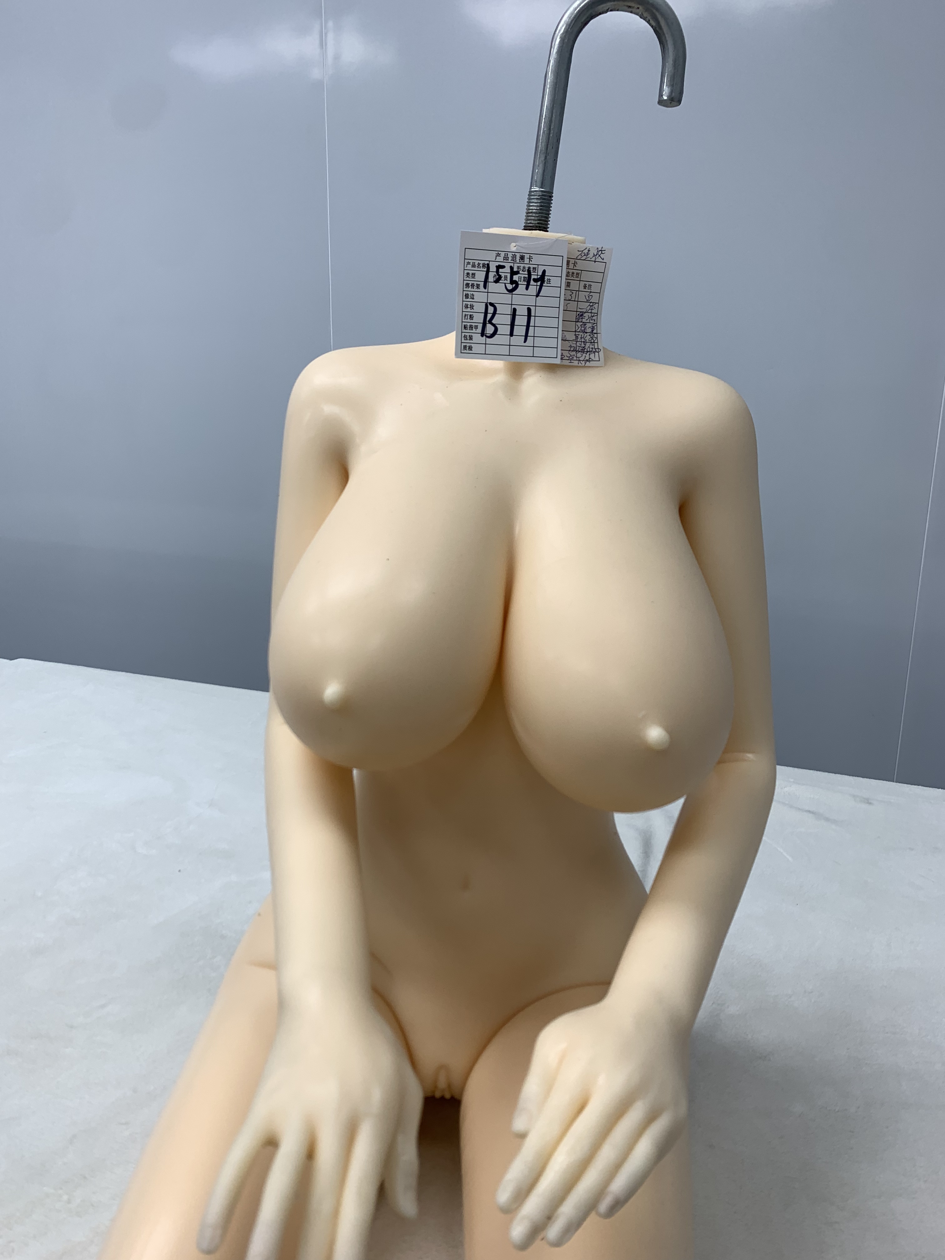 MyDoru- 凹凸咪娃娃系列  155公分 H Cup 全矽膠微瑕疵特賣B11 身體(大腿明顯摺痕)－推薦給用來擺放穿衣服的娃友。若買回後空間需要久坐不建議。