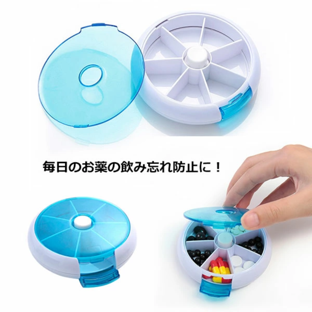 這張拼圖展示了一款圓形按壓式旋轉藥盒的多種使用狀態。左上圖顯示藥盒的透明藍色蓋子與白色底座分離，展示內部7個獨立隔間結構；左下圖為藥盒閉合狀態，外觀簡潔；右下圖演示了使用場景，一隻手按下中間白色按鈕，藥盒旋轉，方便使用者輕鬆取出特定隔間內的藥丸。圖片中還有日文標語，強調其防止忘記吃藥的功能。