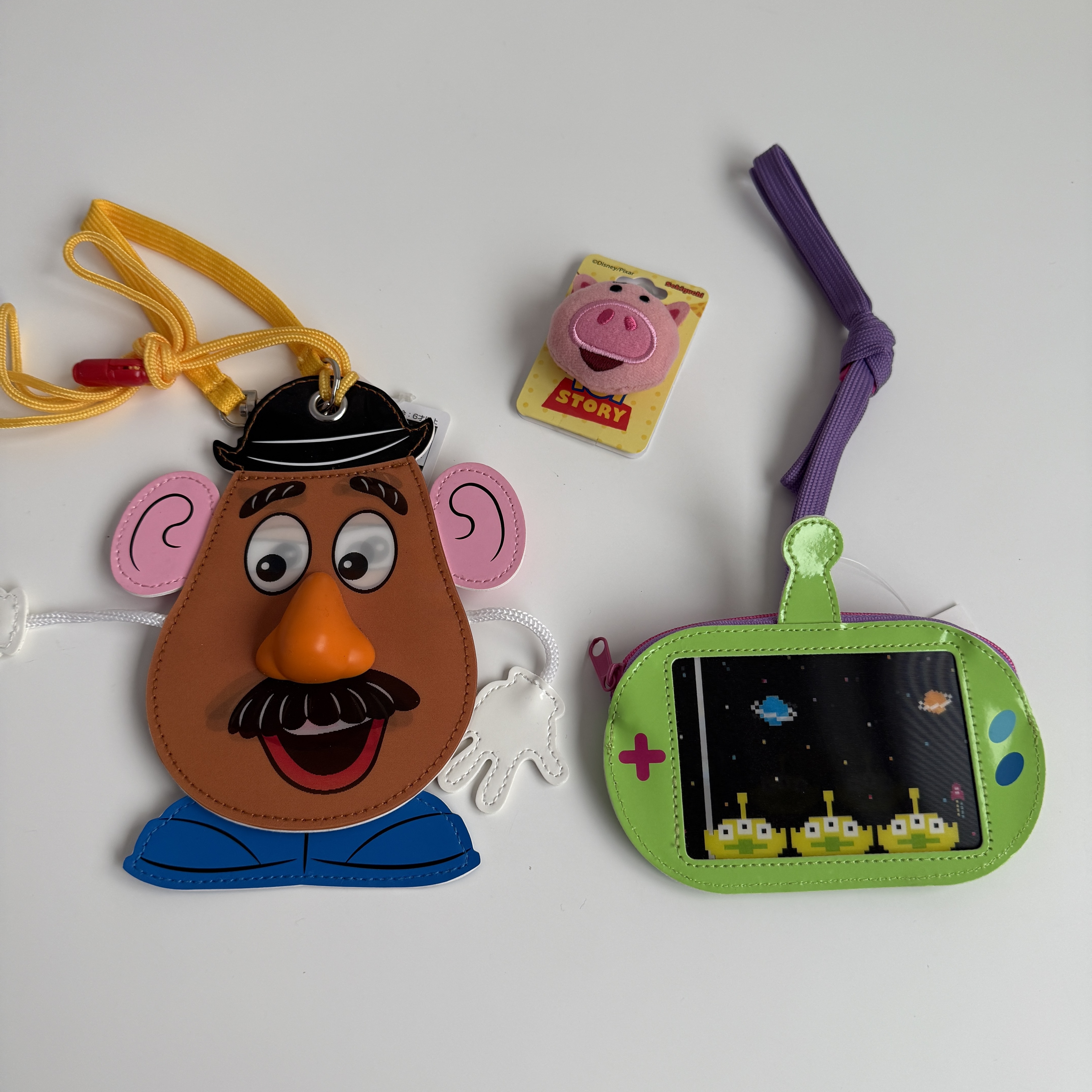 現貨┃迪士尼 皮克斯 玩具總動員 彈頭先生 三眼怪 車票夾 通行證套 掛飾 火腿豬 別針