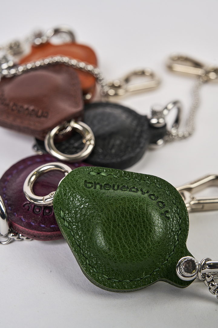 theveryday 皮革徽章拉環鑰匙圈 伸縮易拉扣 黑/咖啡/卡其/綠/紫 25A/W Leather Badge Reel