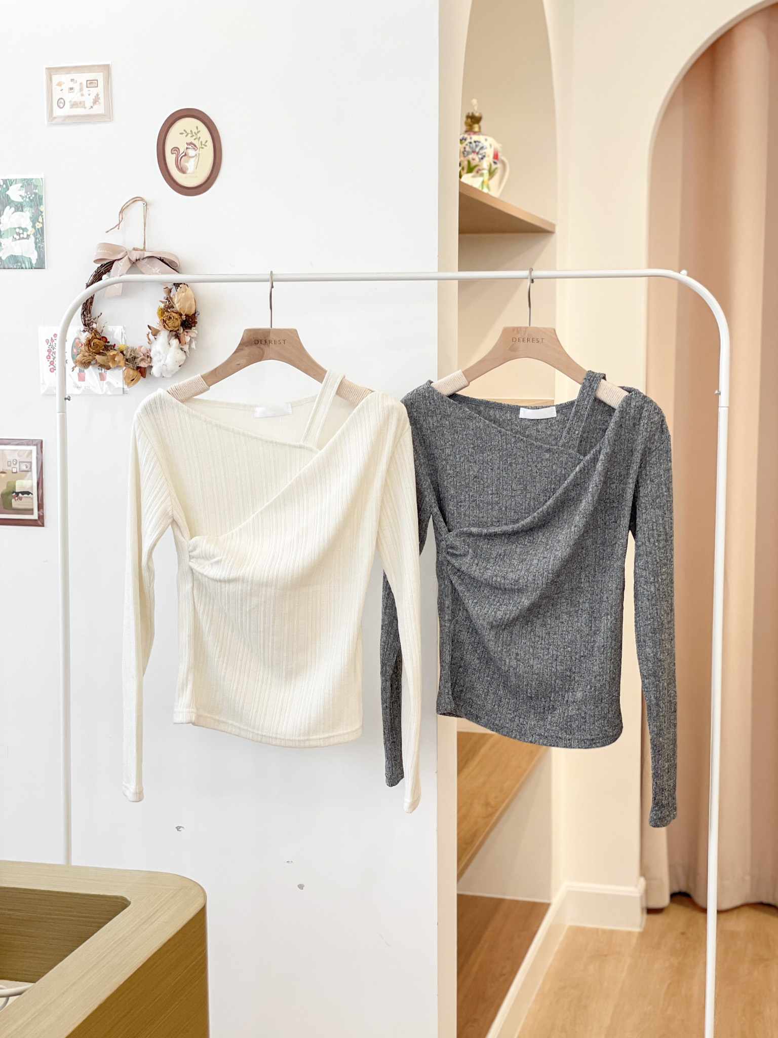 T1446 Embossed Pleated Top