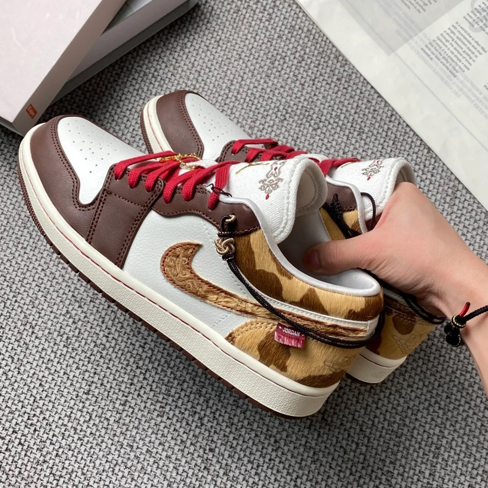 NIKE Air Jordan 1 紅白 2026 AJ1 馬年限定 新年 麂皮 縫製 復古 斑紋 IQ5321-121