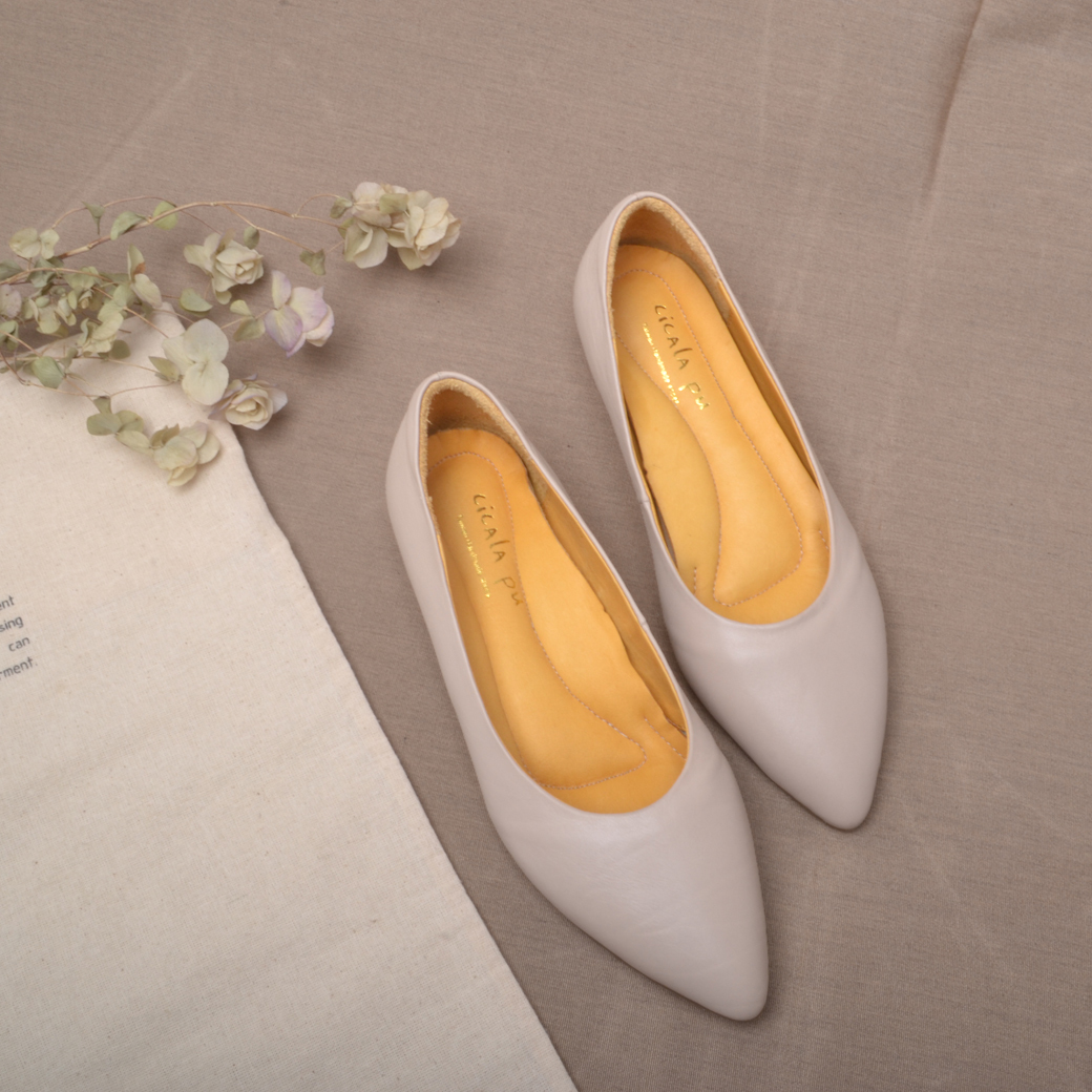 842 奶白 尖頭平底鞋