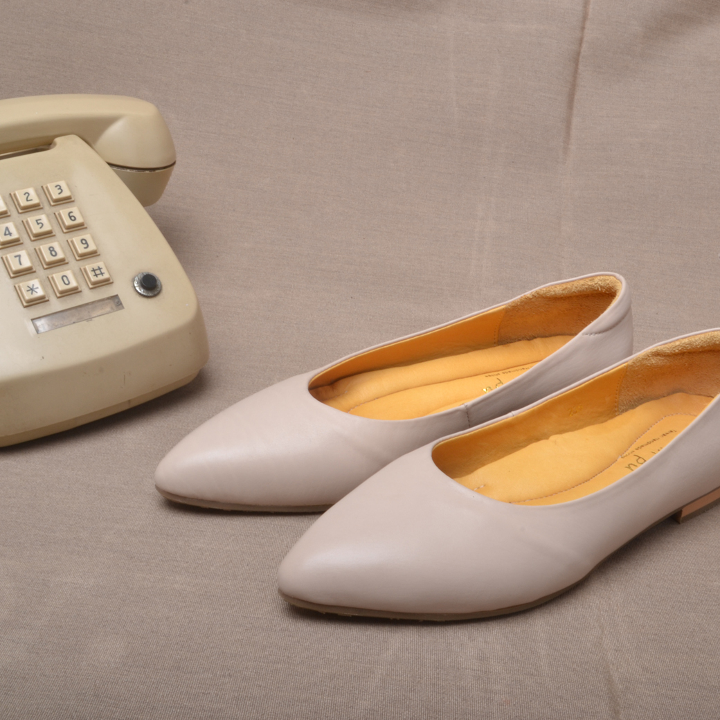 842 奶白 尖頭平底鞋