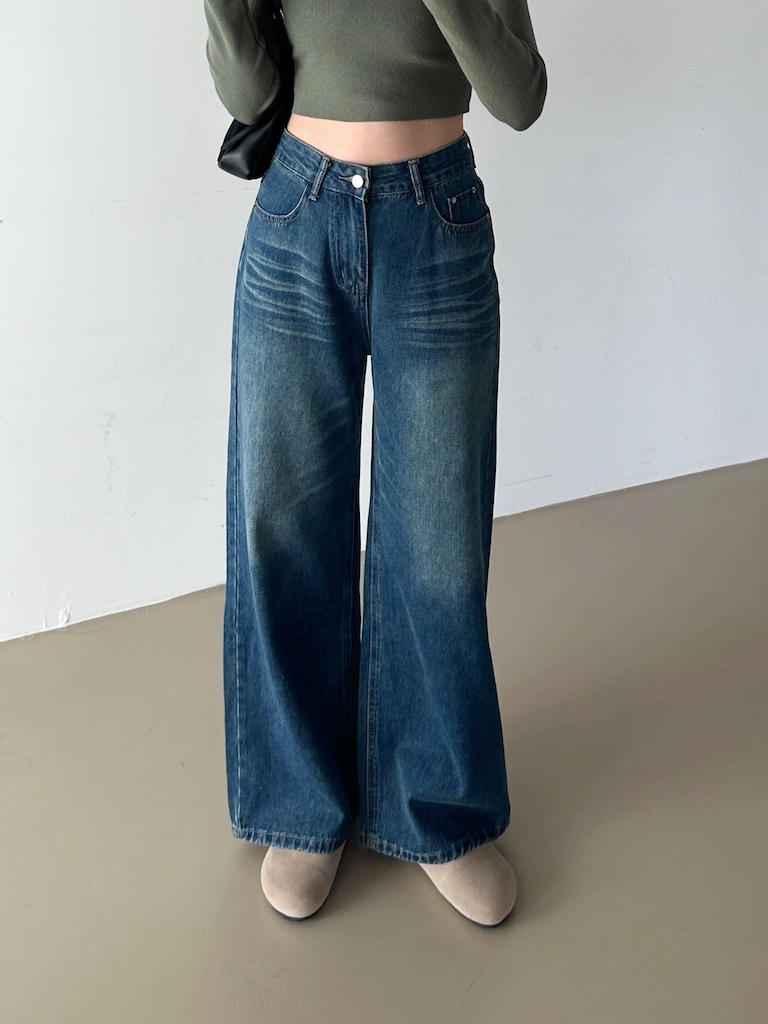 小個女孩刷色感牛仔直筒褲