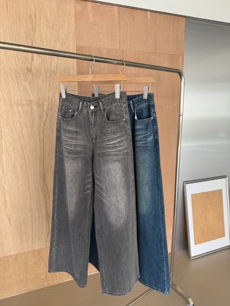 小個女孩刷色感牛仔直筒褲